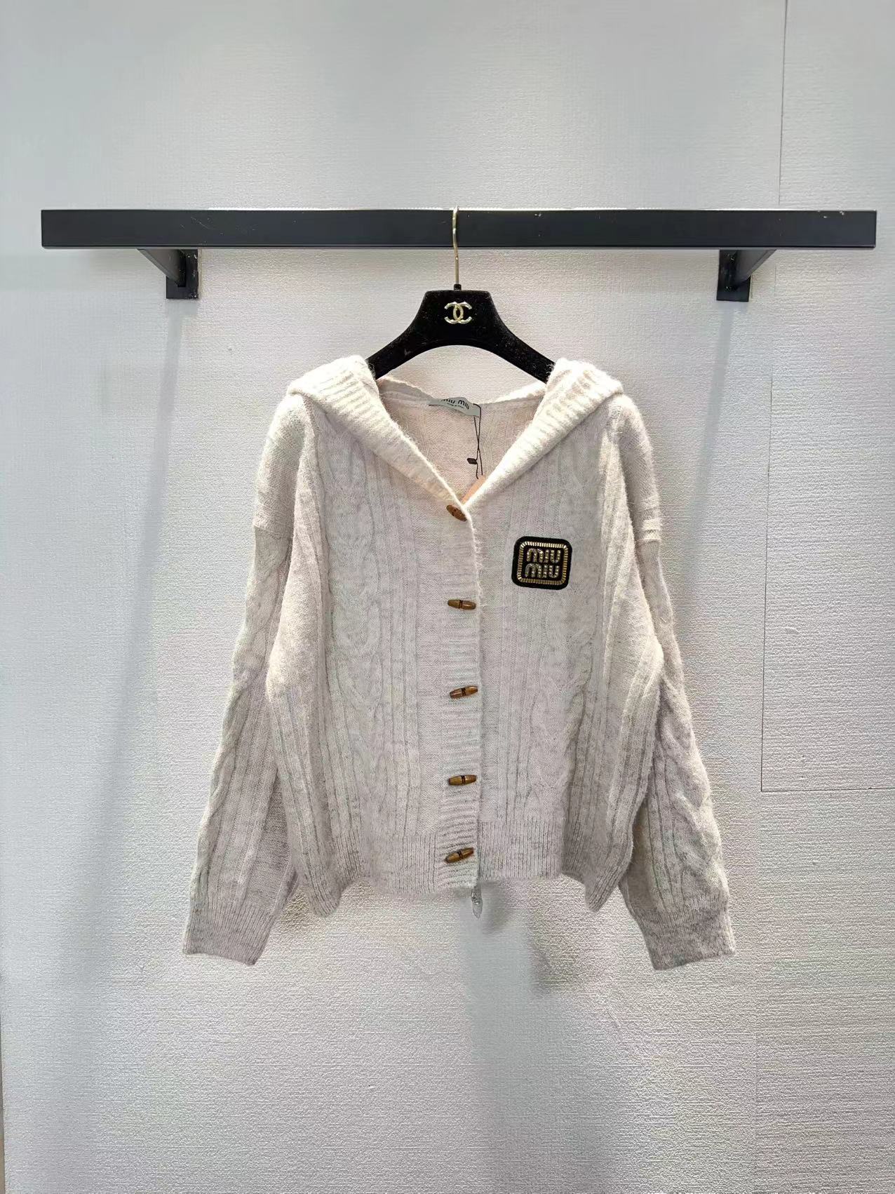 miumiu 미우미우 데일리 포인티드 니트 가디건 의류