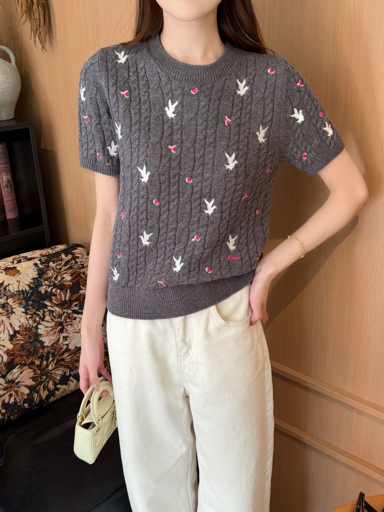 Dior CD 디올 스트로베리(딸기) 자수 포인트 니트 반팔 의류