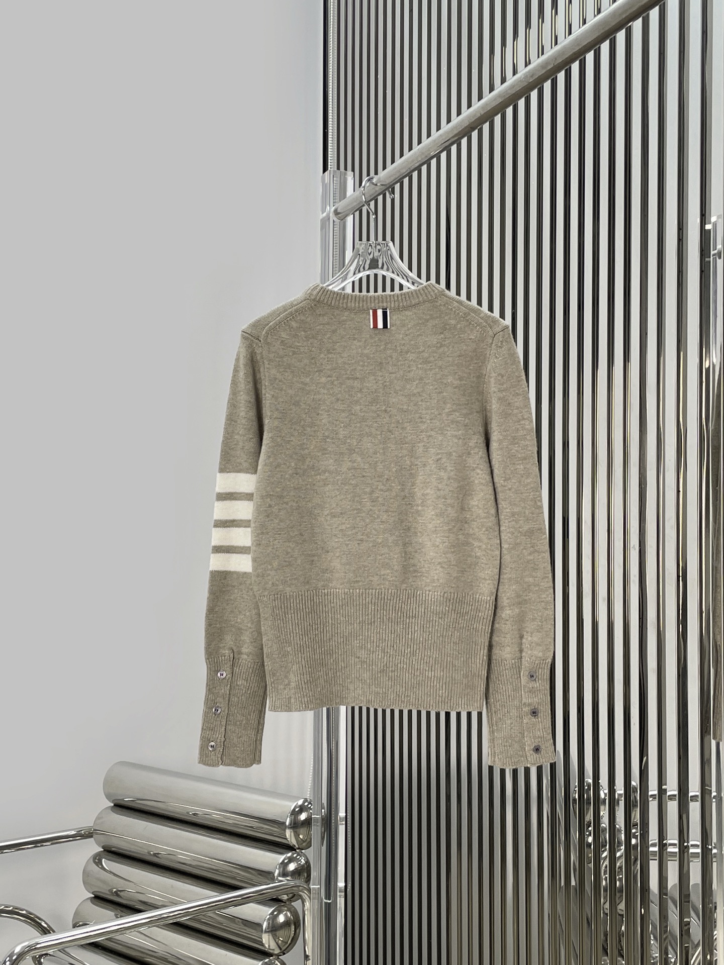 Thom Browne TB 톰브라운 메라드 컬러 니트 & 리본 브로치 의류