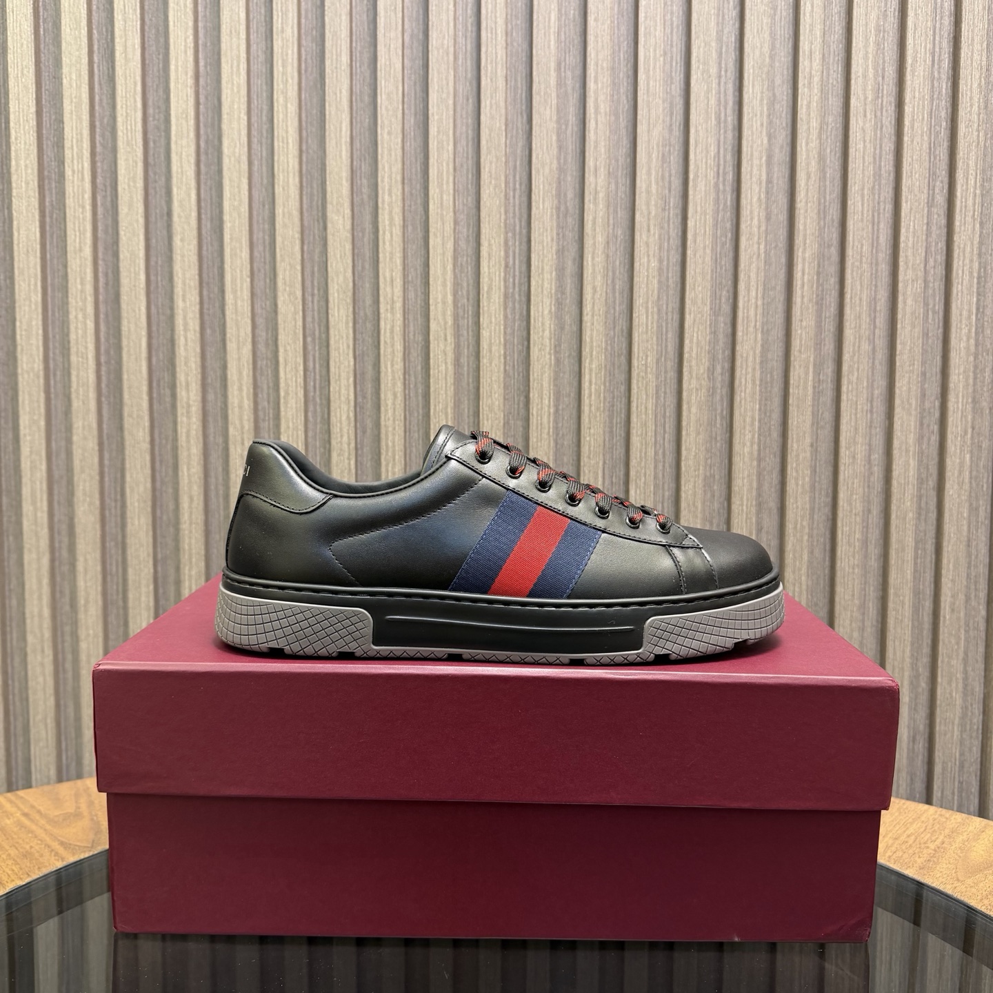 구찌(Gucci) 에이스(Ace) 시리즈 플랫폼 스니커즈 신발