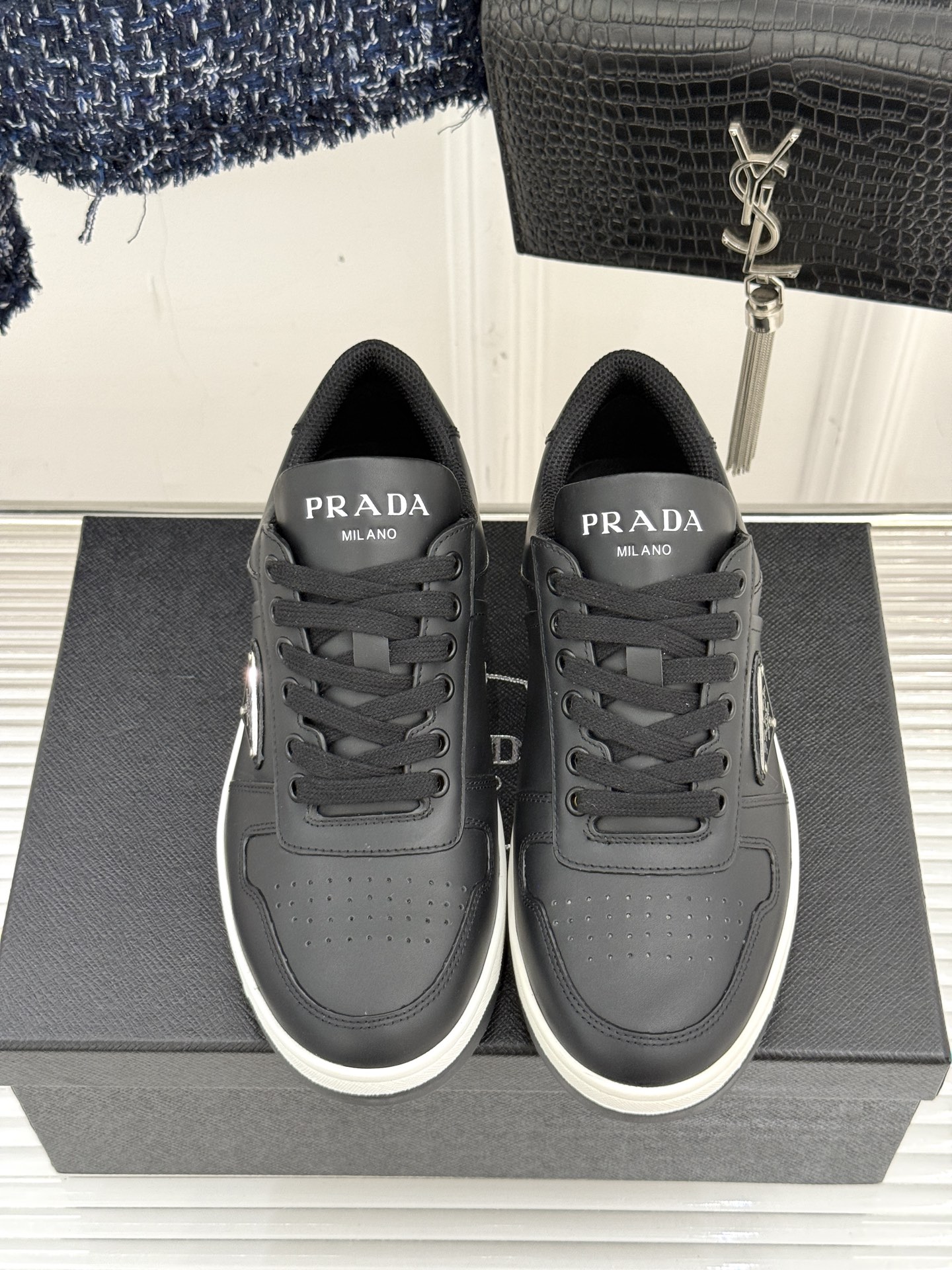 프라다(PRADA) 클래식 트라이앵글 커플 스니커즈 신발