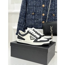 프라다(PRADA) 클래식 트라이앵글 커플 스니커즈 신발