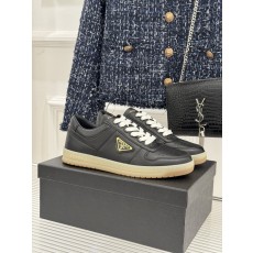 프라다(PRADA) 클래식 트라이앵글 커플 스니커즈 신발