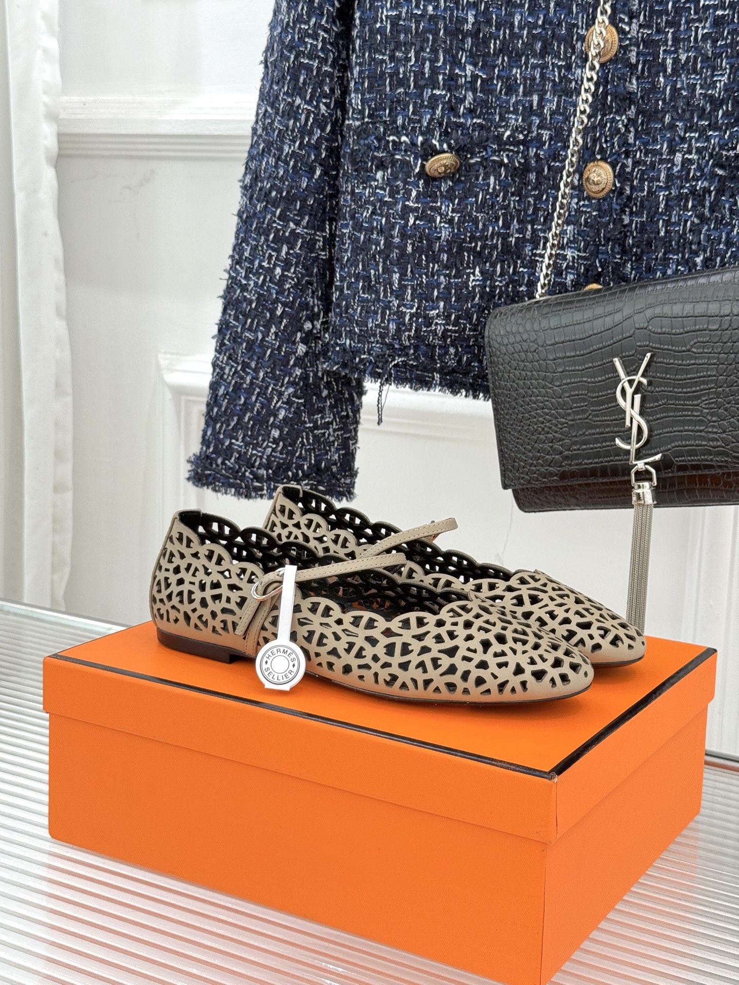 에르메스(HERMES) 컷아웃 메리제인 플랫 슈즈 신발