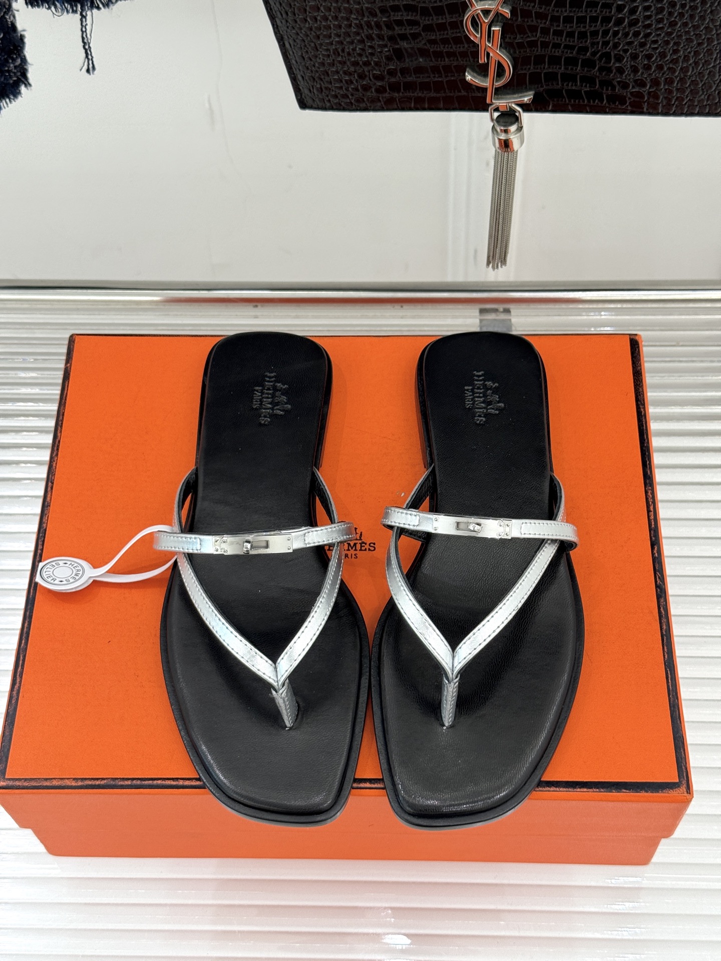 에르메스(HERMES) 켈리 버클 스트랩 플립플랍 샌들 신발