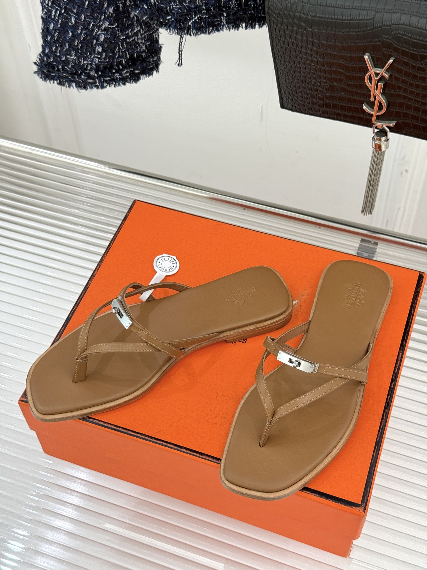 에르메스(HERMES) 켈리 버클 스트랩 플립플랍 샌들 신발