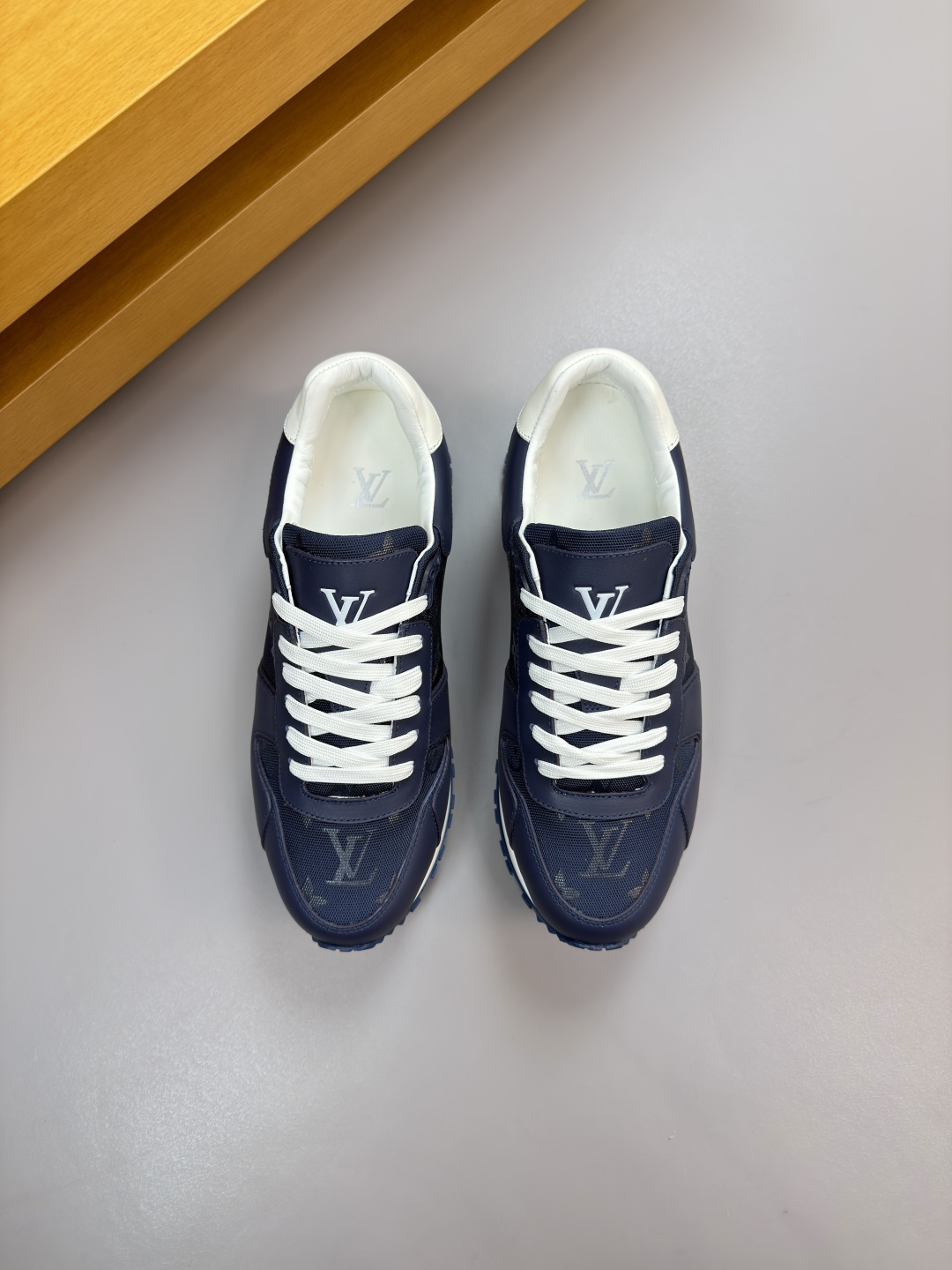 루이비통(Louis Vuitton) LV 하이엔드 프리미엄 나파 레더 캐주얼 믹스 스니커즈 신발