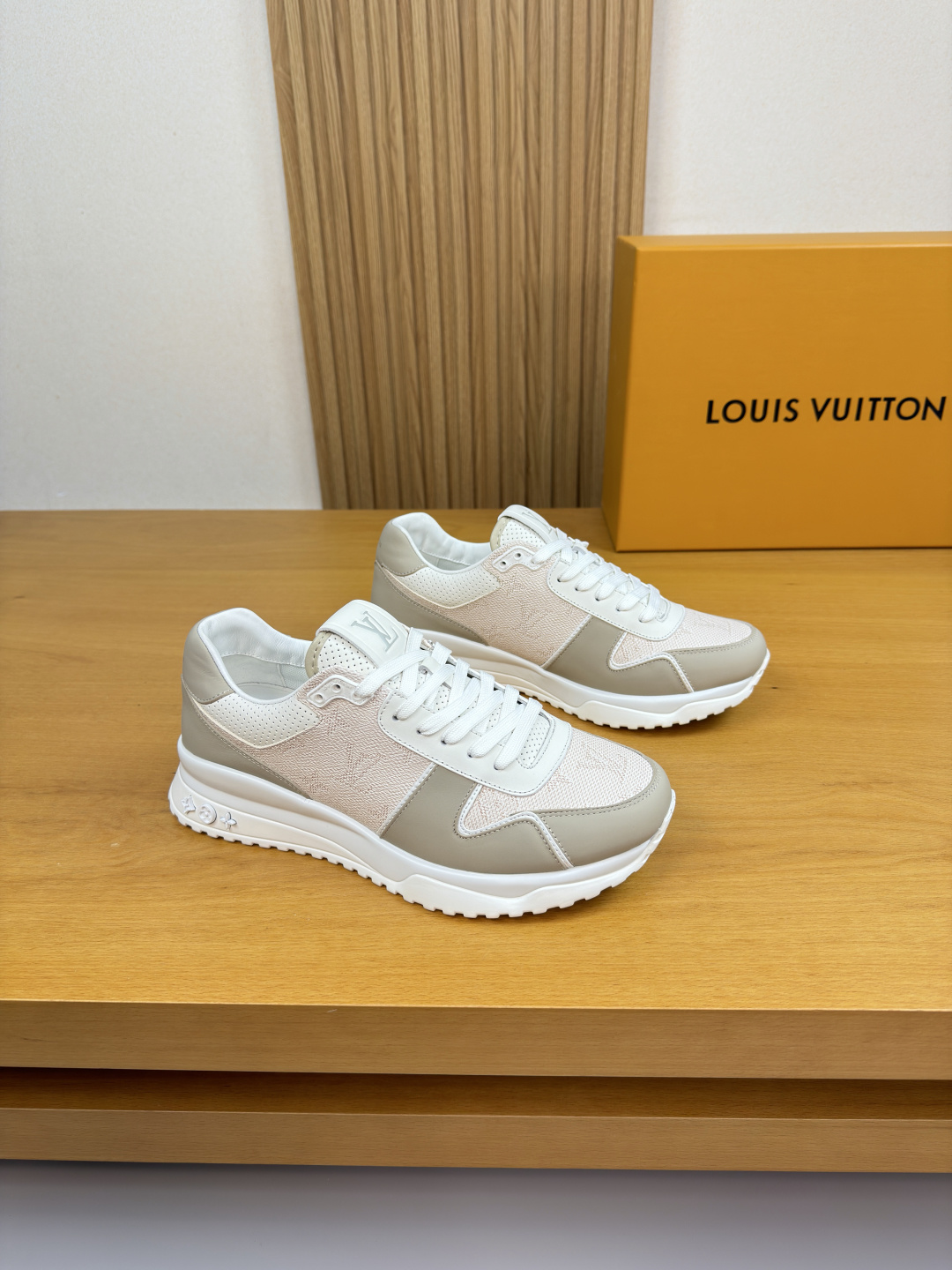 루이비통(Louis Vuitton) LV 나파 & 모노그램 믹스 스니커즈 신발