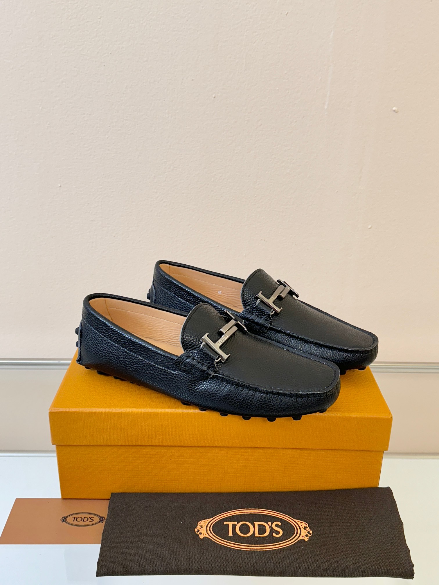 토즈(Tods) 남성 슈렁큰 레더 드라이빙 슈즈 로퍼 구두 신발