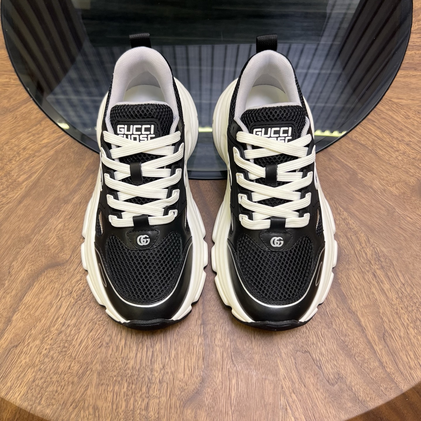 구찌(GUCCI) 남성 GG 클래식 가죽 스니커즈 신발