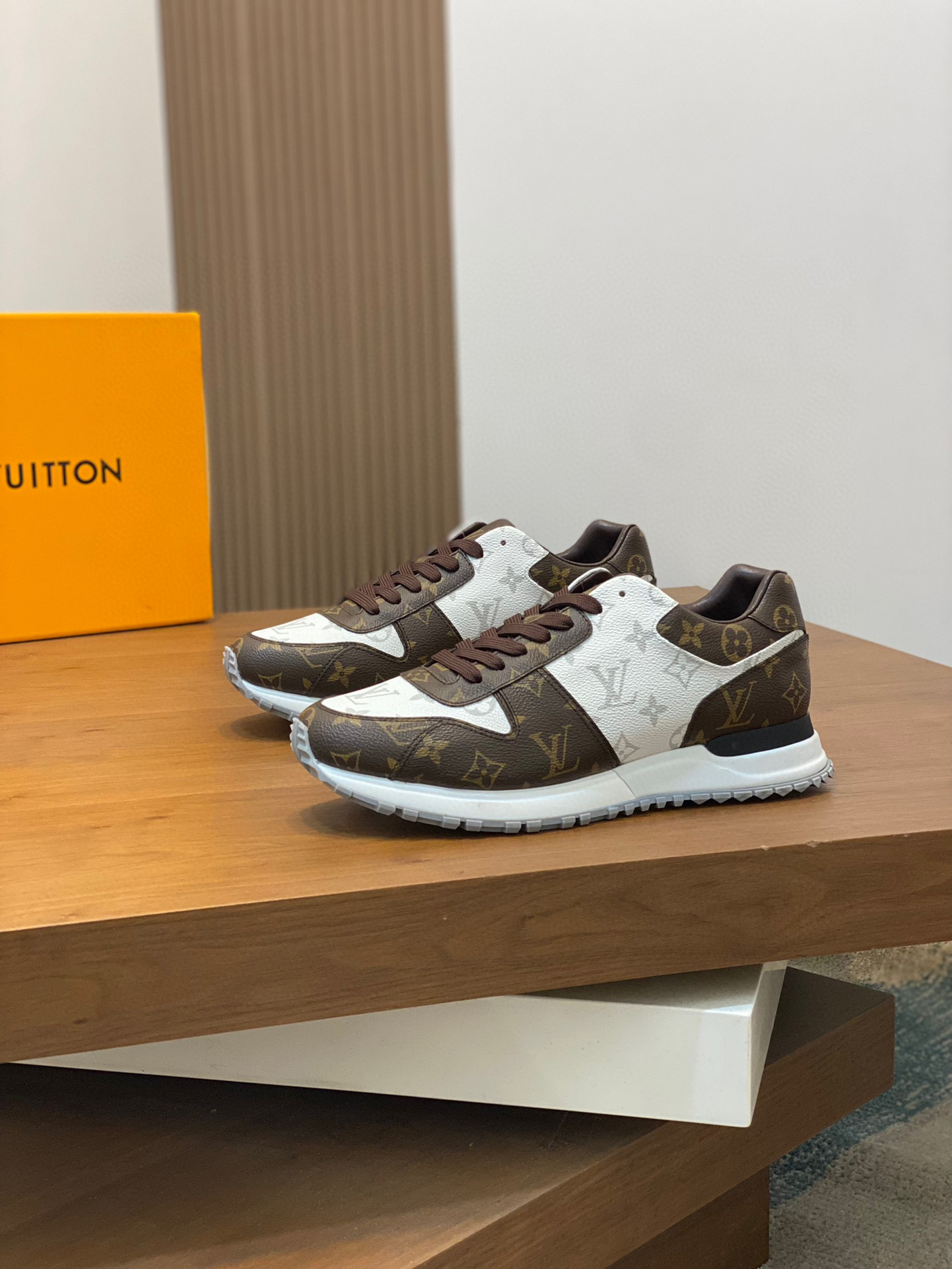 LV 루이비통 하이엔드 스트릿 스니커즈 신발