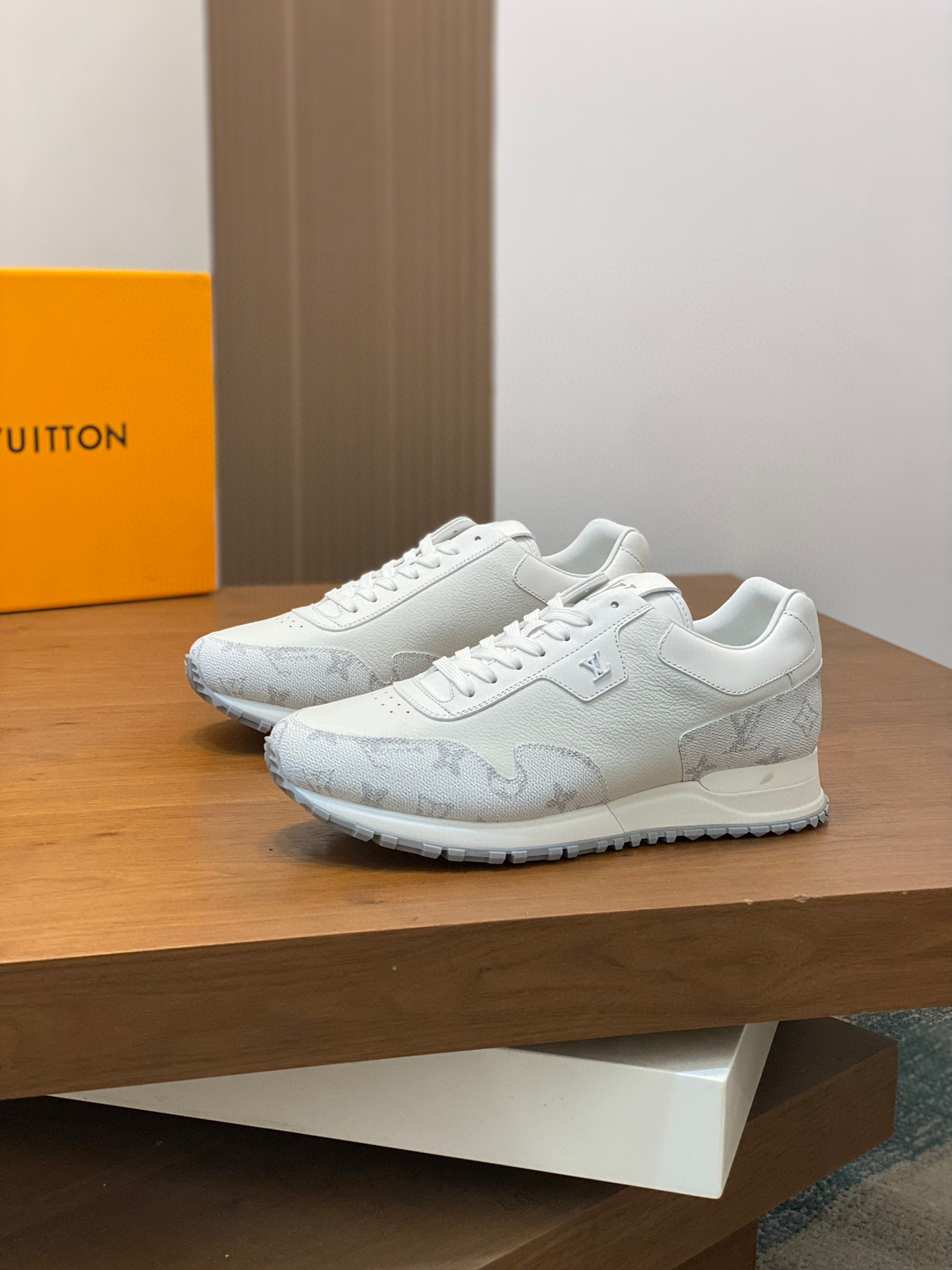 LV 루이비통 하이엔드 스트릿 스니커즈 신발