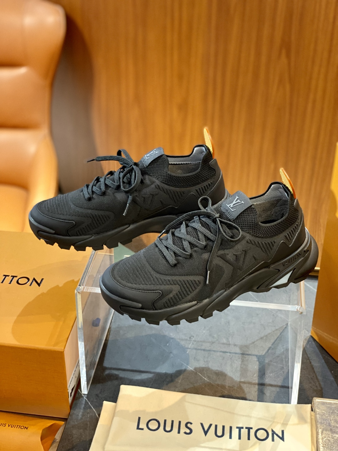 루이비통(Louis Vuitton) LV 러너 타틱(Runner Tatic) 테크니컬 스니커즈 신발