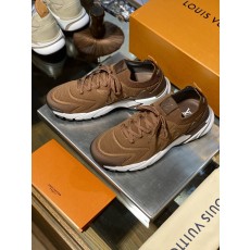 루이비통(Louis Vuitton) LV 러너 타틱(Runner Tatic) 테크니컬 스니커즈 신발