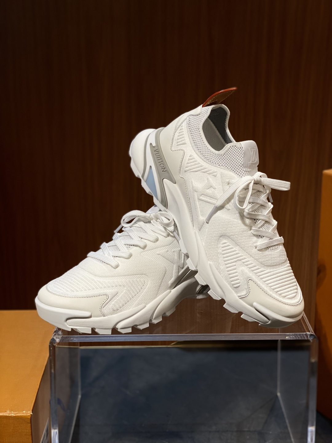 루이비통(Louis Vuitton) LV 러너 타틱(Runner Tatic) 테크니컬 스니커즈 신발