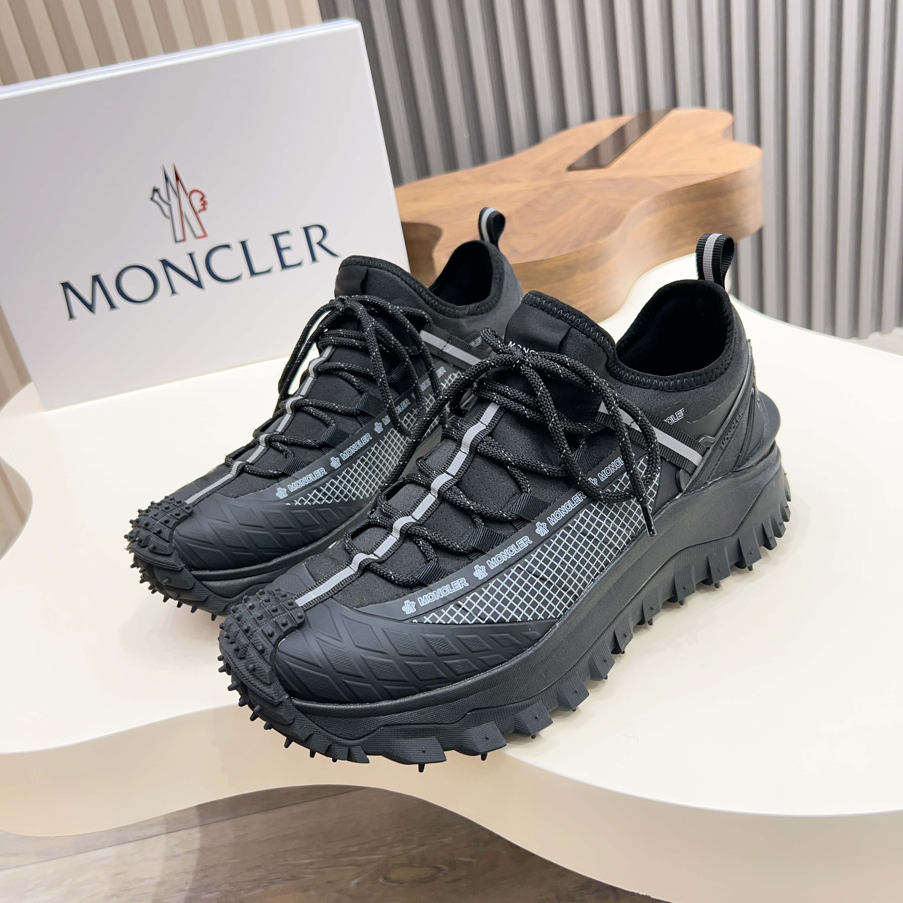Moncler 몽클레어 몽클레르 하이브리드 런닝 & 어반 라이프스타일 아웃도어 스니커즈 신발