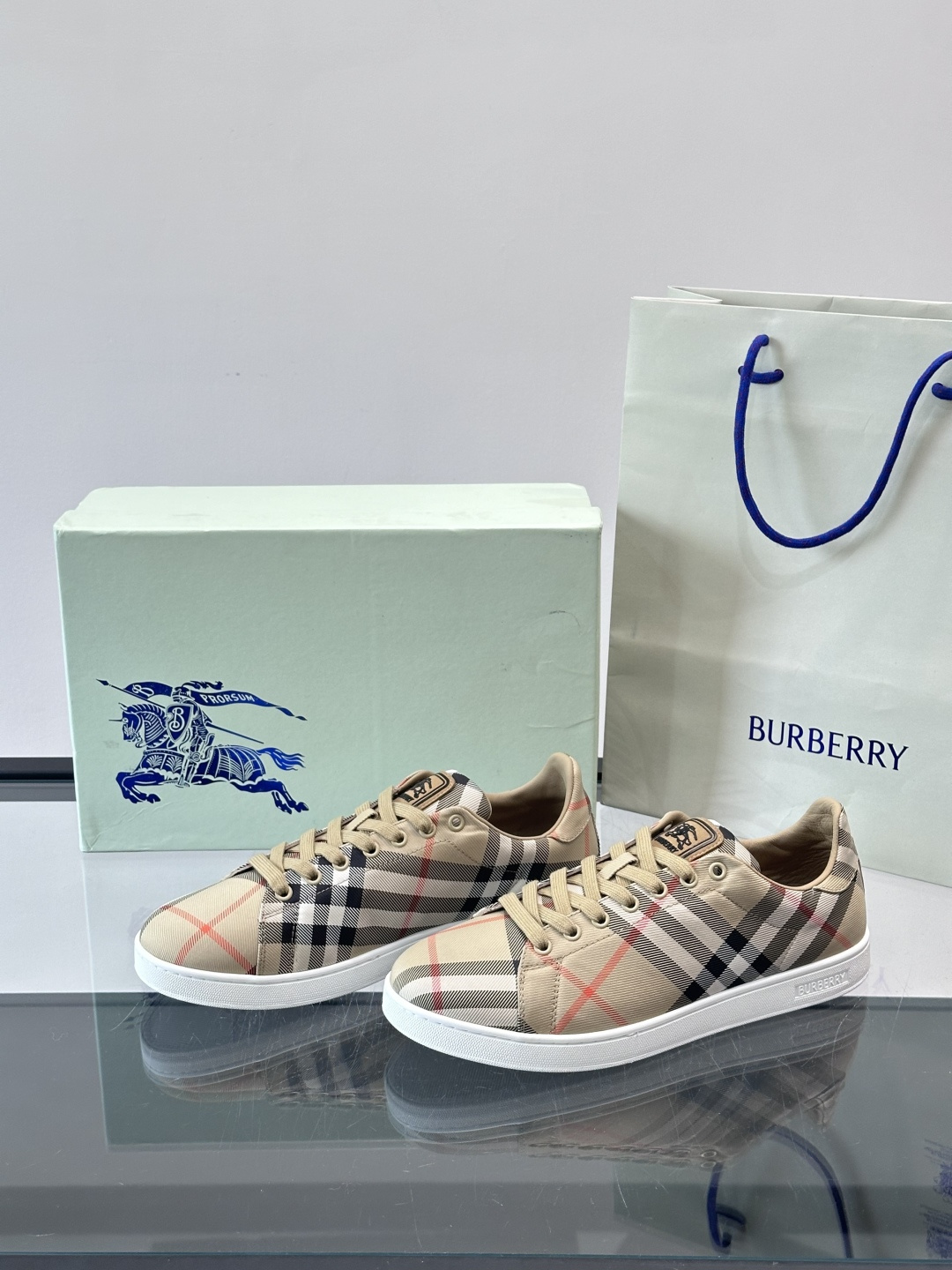 버버리(Burberry) 빈티지 체크 캔버스 스니커즈 신발