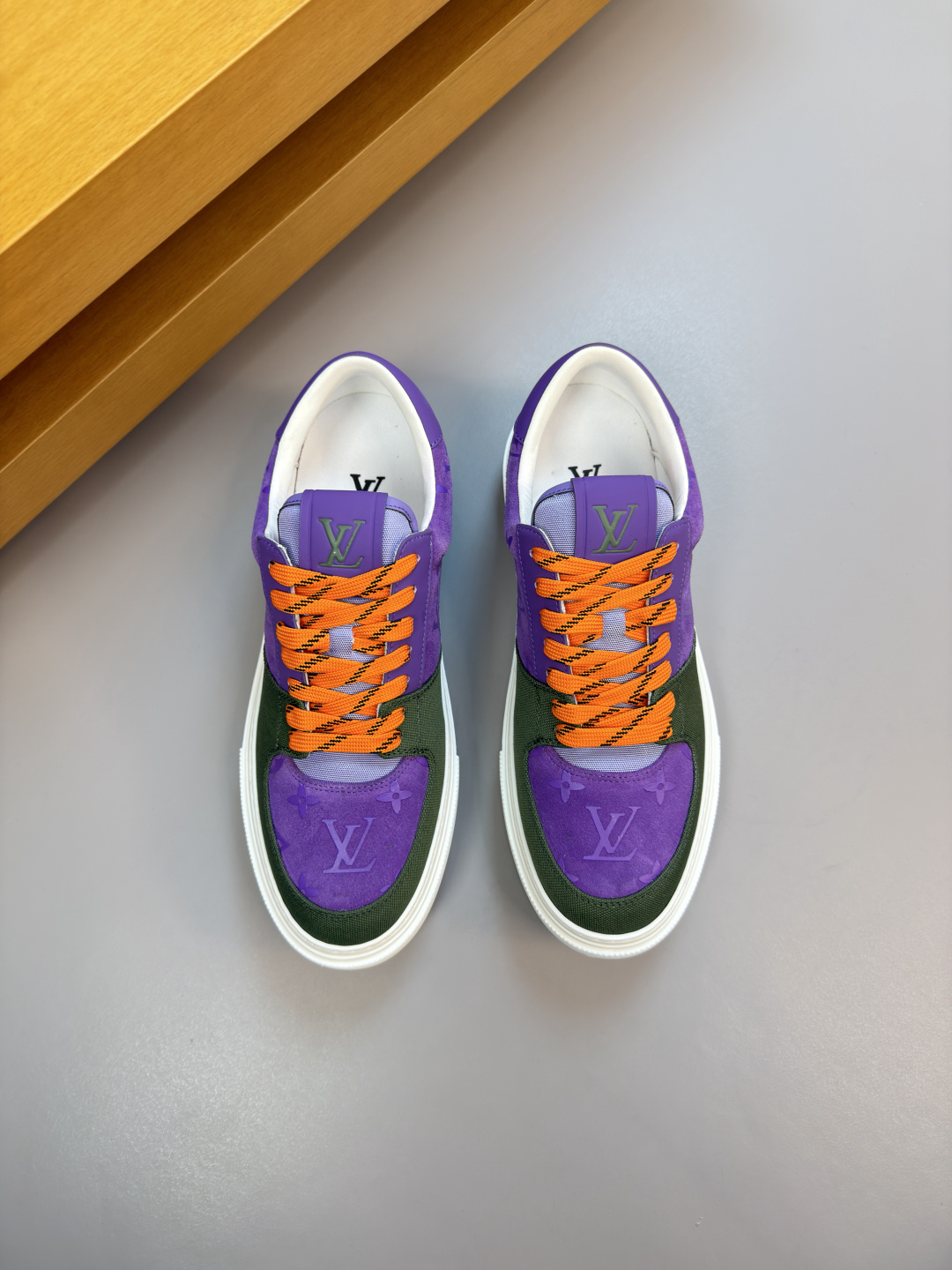루이비통(Louis Vuitton) LV 멀티 소재 믹스 럭셔리 스니커즈 신발