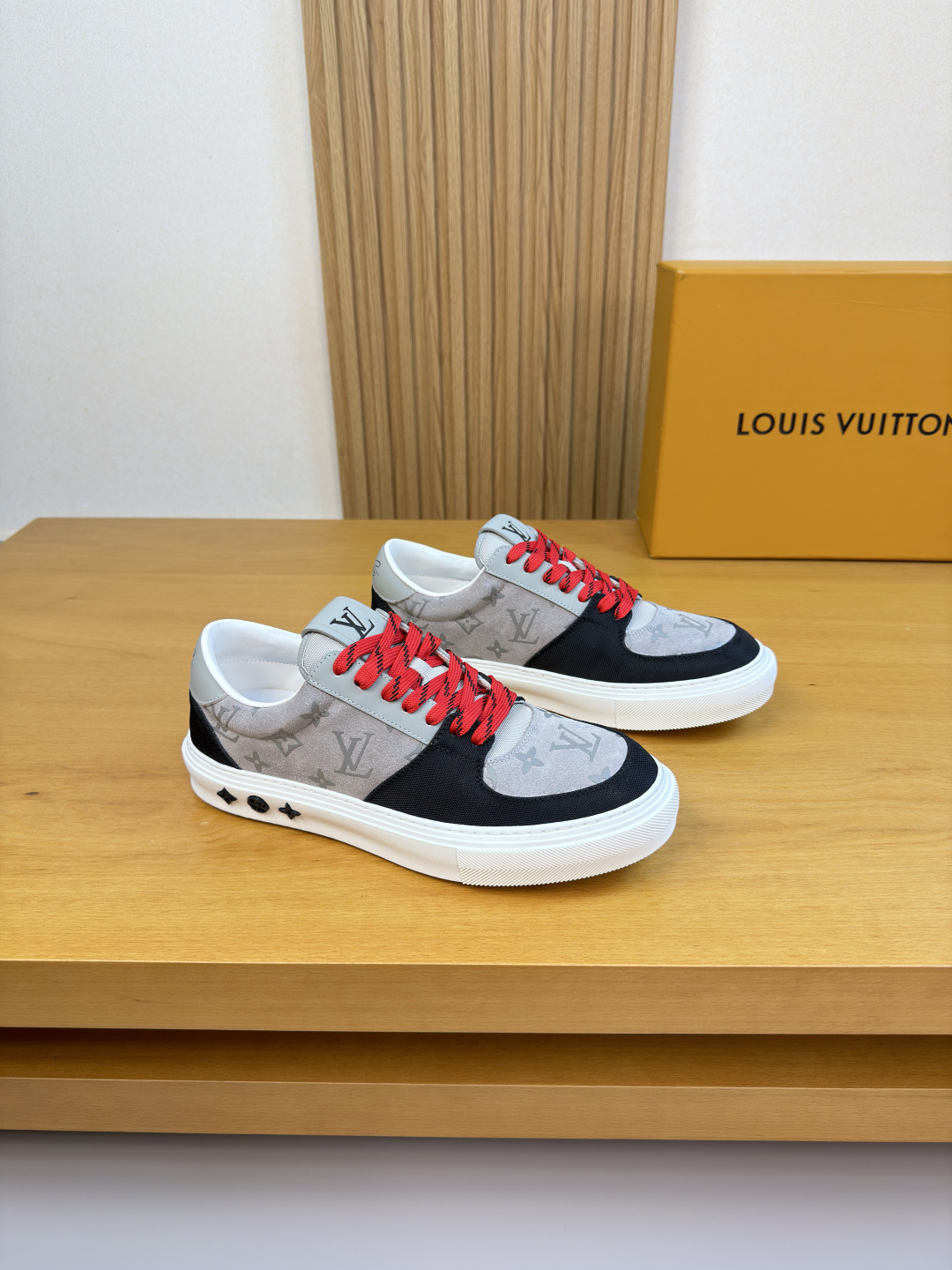 루이비통(Louis Vuitton) LV 멀티 소재 믹스 럭셔리 스니커즈 신발
