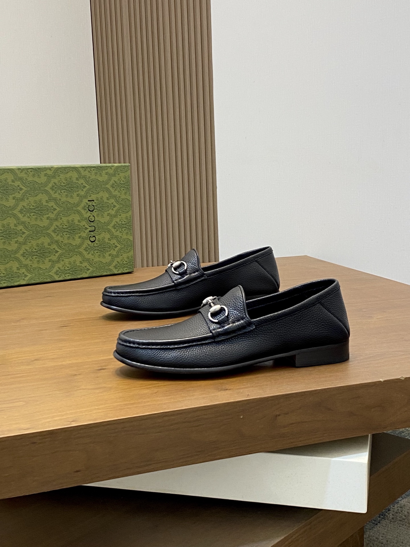 구찌(Gucci) 프리미엄 크리스탈 양가죽 로퍼 구두 신발