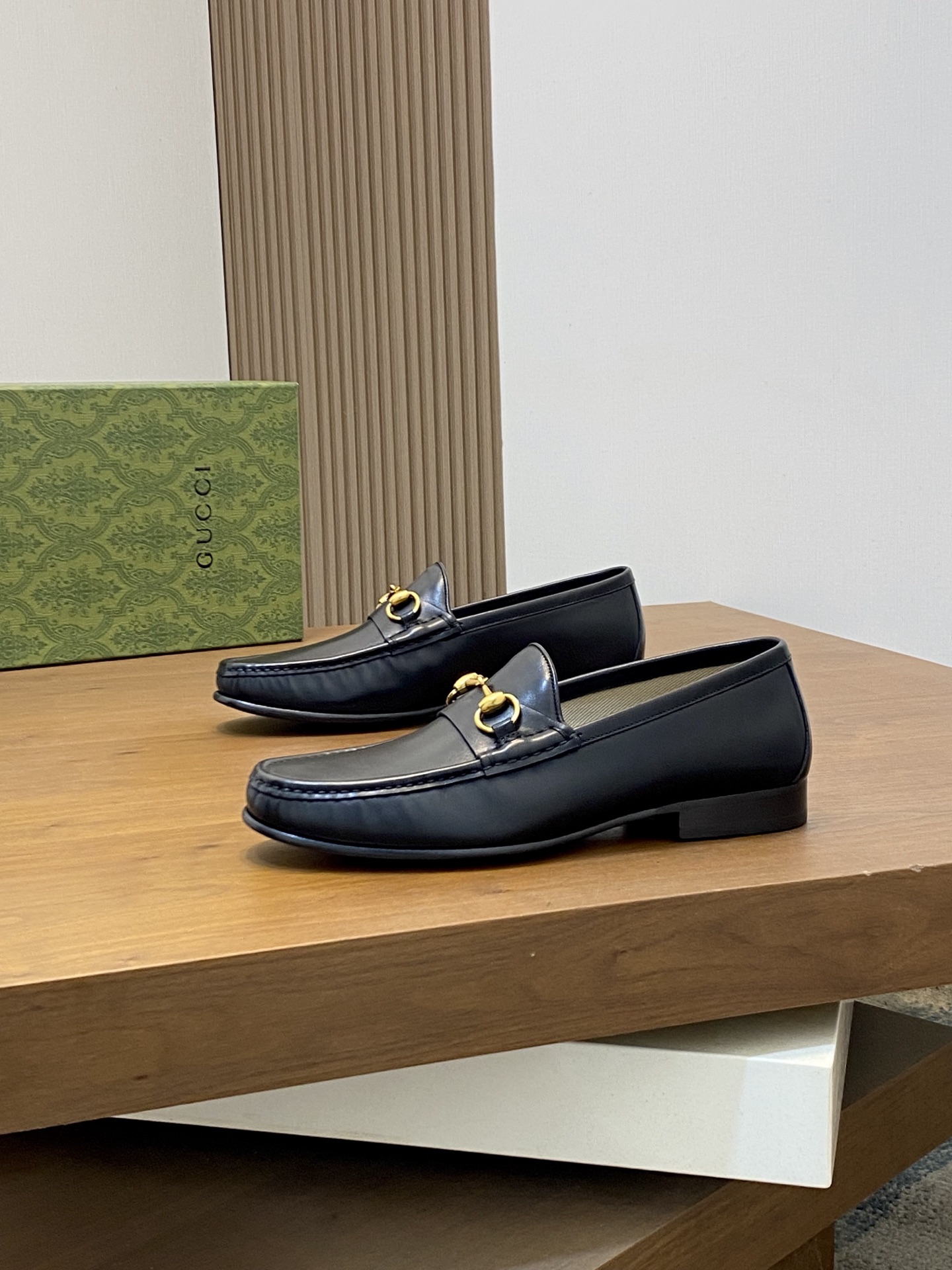 구찌(Gucci) 프리미엄 크리스탈 램스킨 로퍼 구두 신발