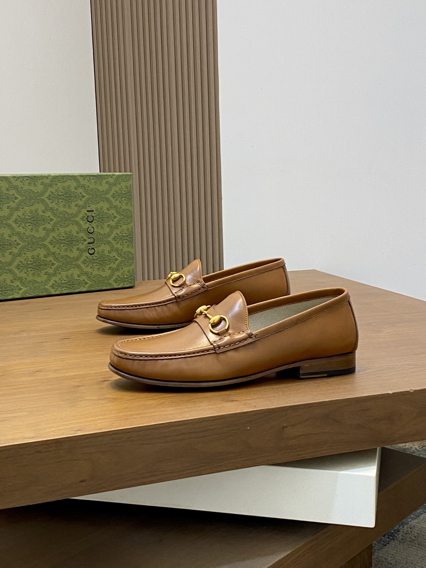 구찌(Gucci) 프리미엄 크리스탈 램스킨 로퍼 구두 신발