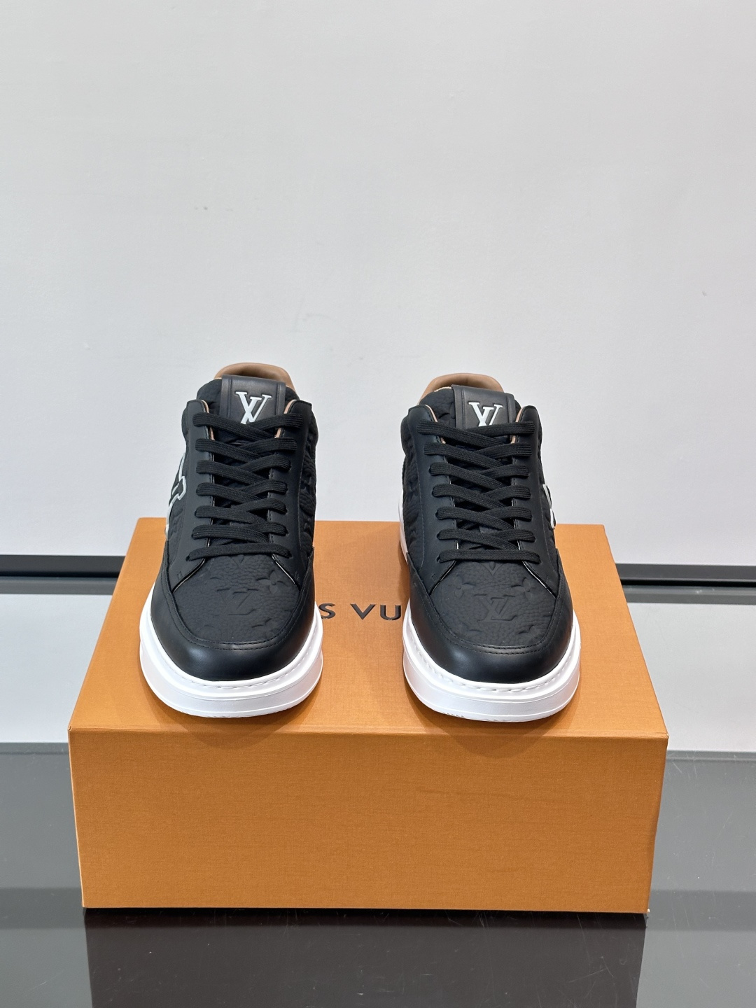 루이비통(LV) 비벌리 힐즈(Beverly Hills) 미드탑 스니커즈 신발