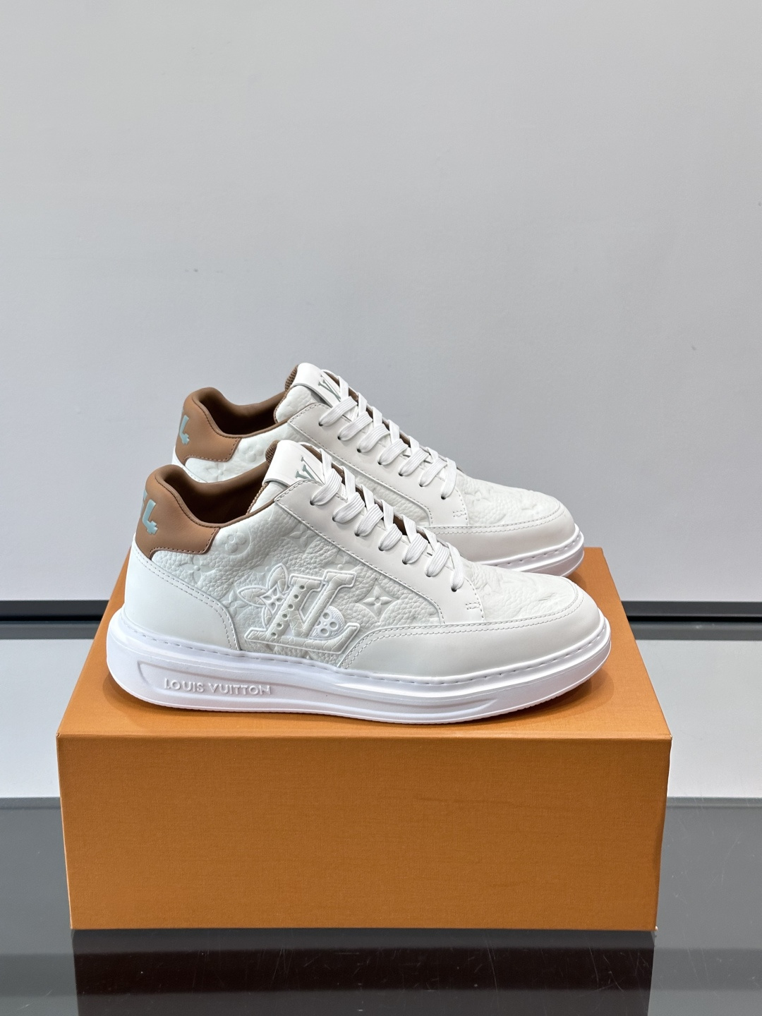 루이비통(LV) 비벌리 힐즈(Beverly Hills) 미드탑 스니커즈 신발
