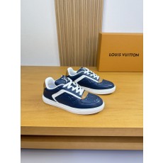 루이비통(LV) 엠보싱 로고 나파 레더 스니커즈 신발
