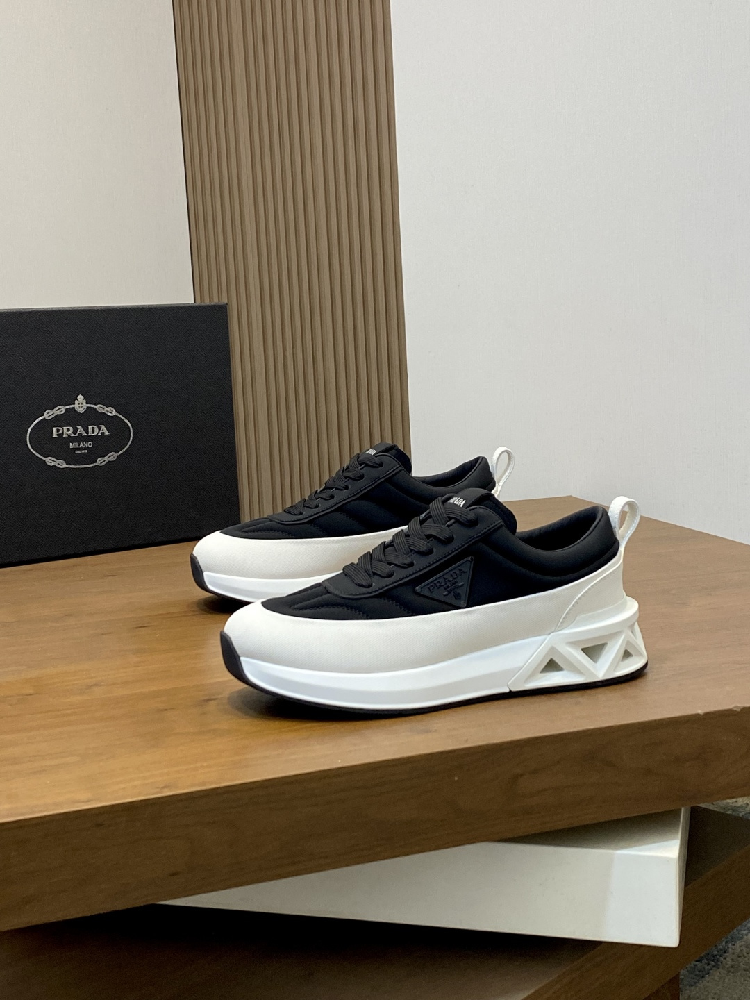 프라다(Prada) 뉴 시즌 가죽 믹스 플랫폼 스니커즈 신발