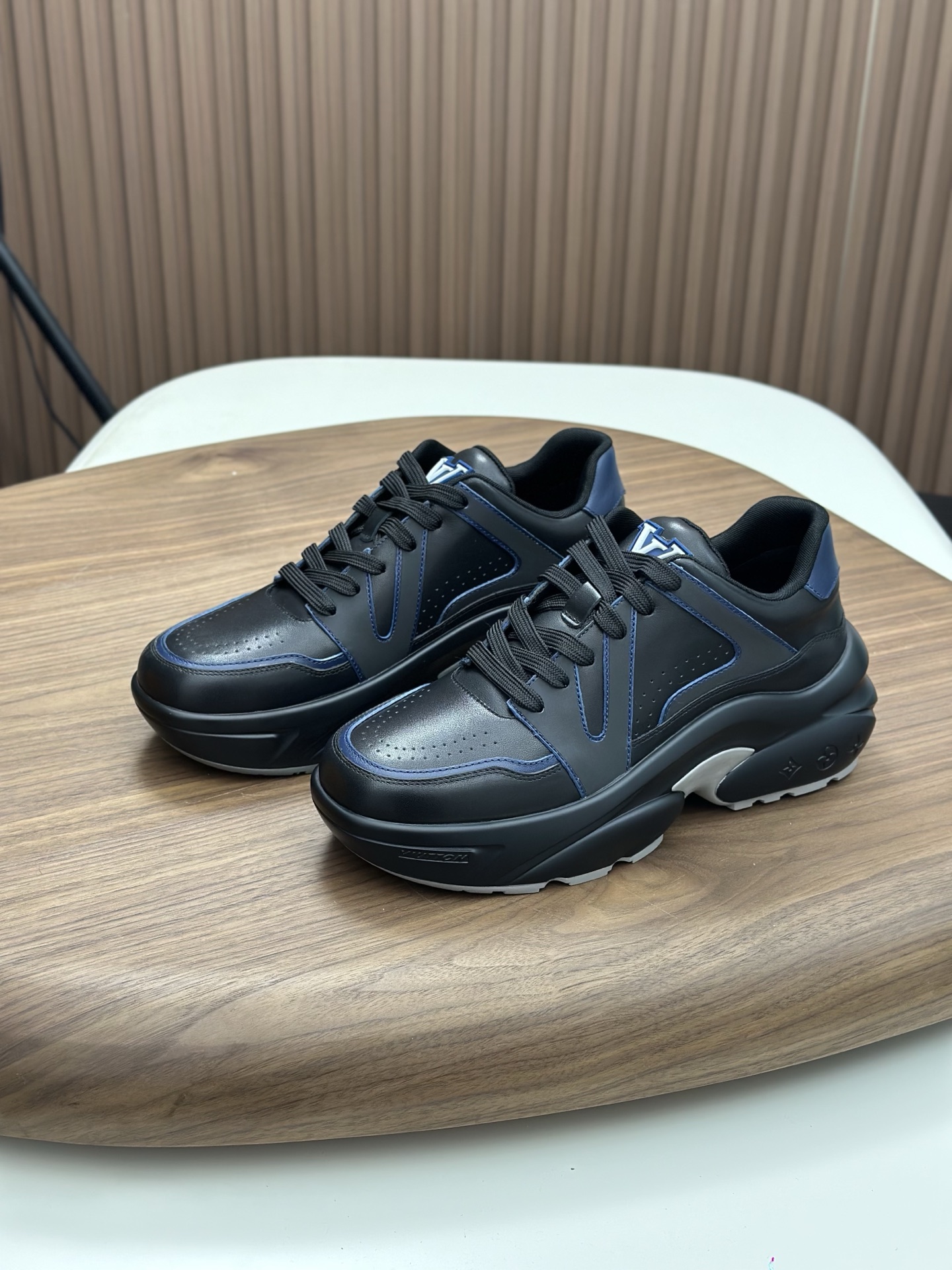 루이비통(LV) 컬러 블록 믹스 스니커즈 신발