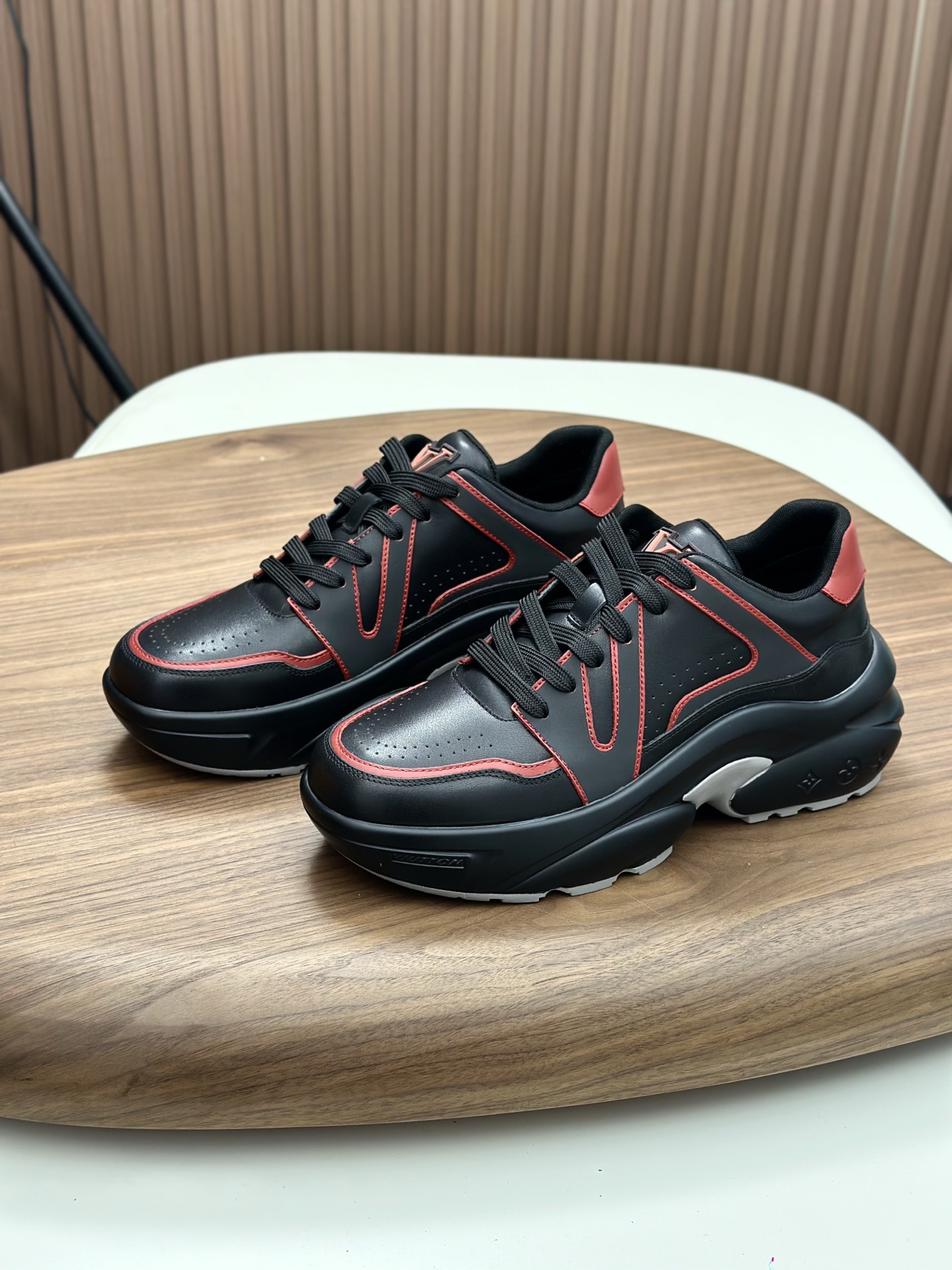 루이비통(LV) 컬러 블록 믹스 스니커즈 신발