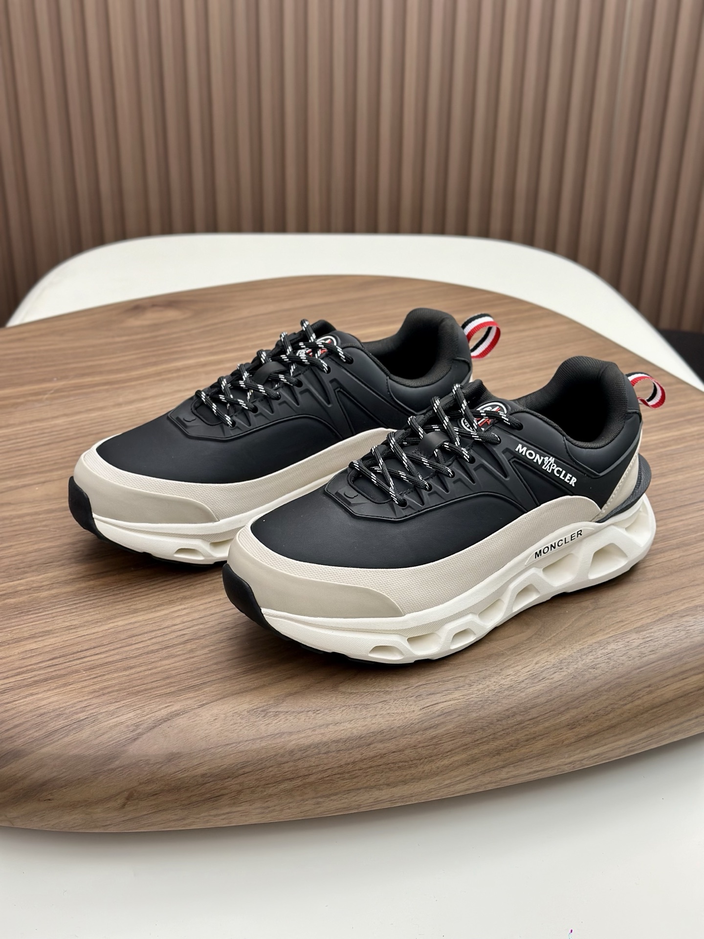 몽클레어 몽클레르(Moncler) 믹스 소재 테크니컬 스니커즈 신발