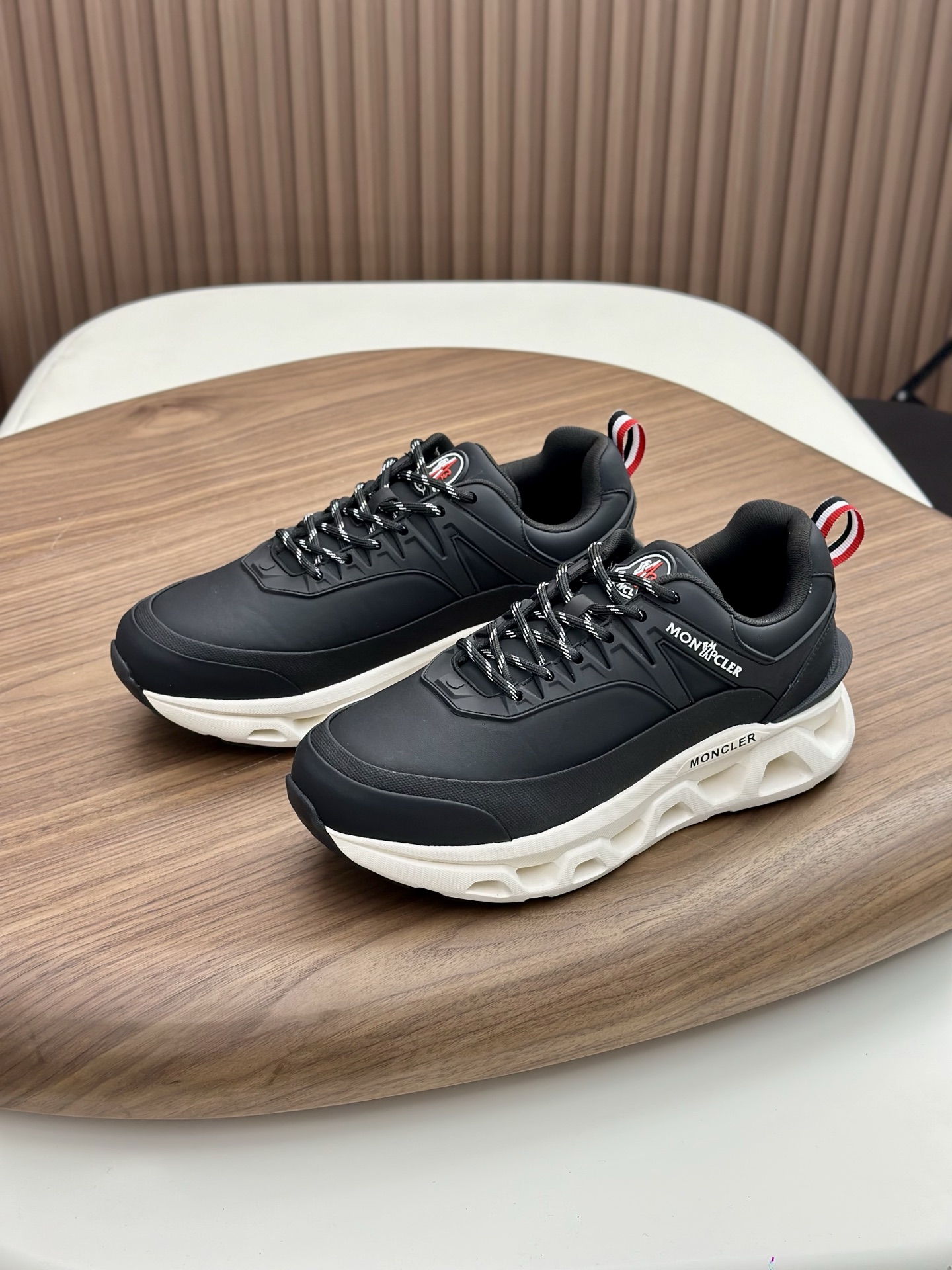 몽클레어 몽클레르(Moncler) 믹스 소재 테크니컬 스니커즈 신발