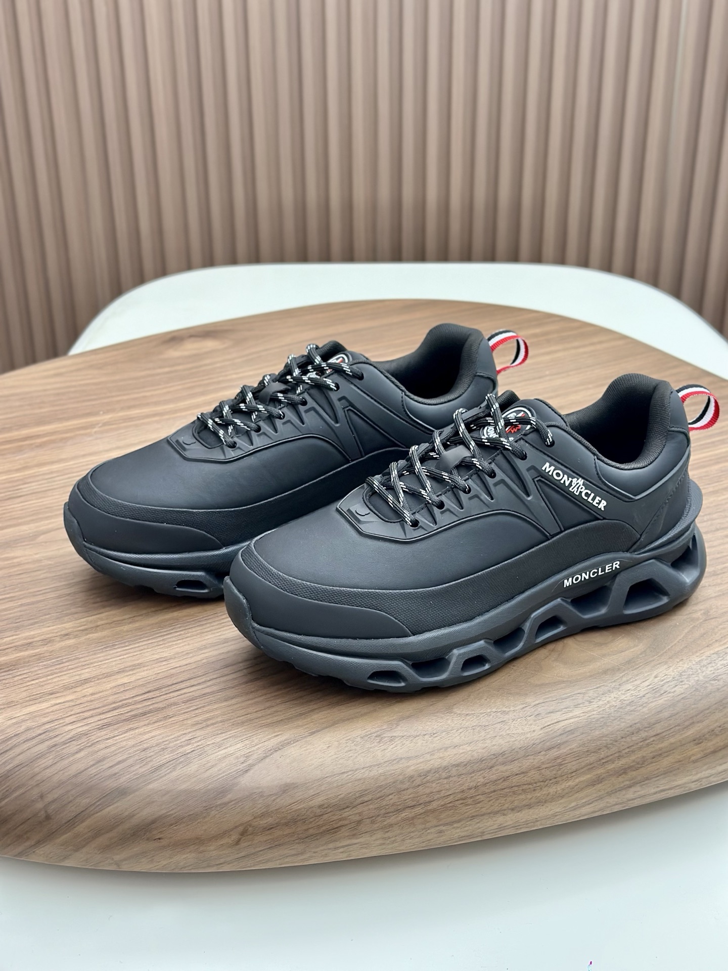 몽클레어 몽클레르(Moncler) 믹스 소재 테크니컬 스니커즈 신발