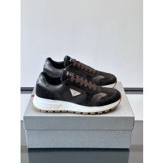 프라다(Prada) 지오메트릭 엠보싱 플랫폼 스니커즈 신발