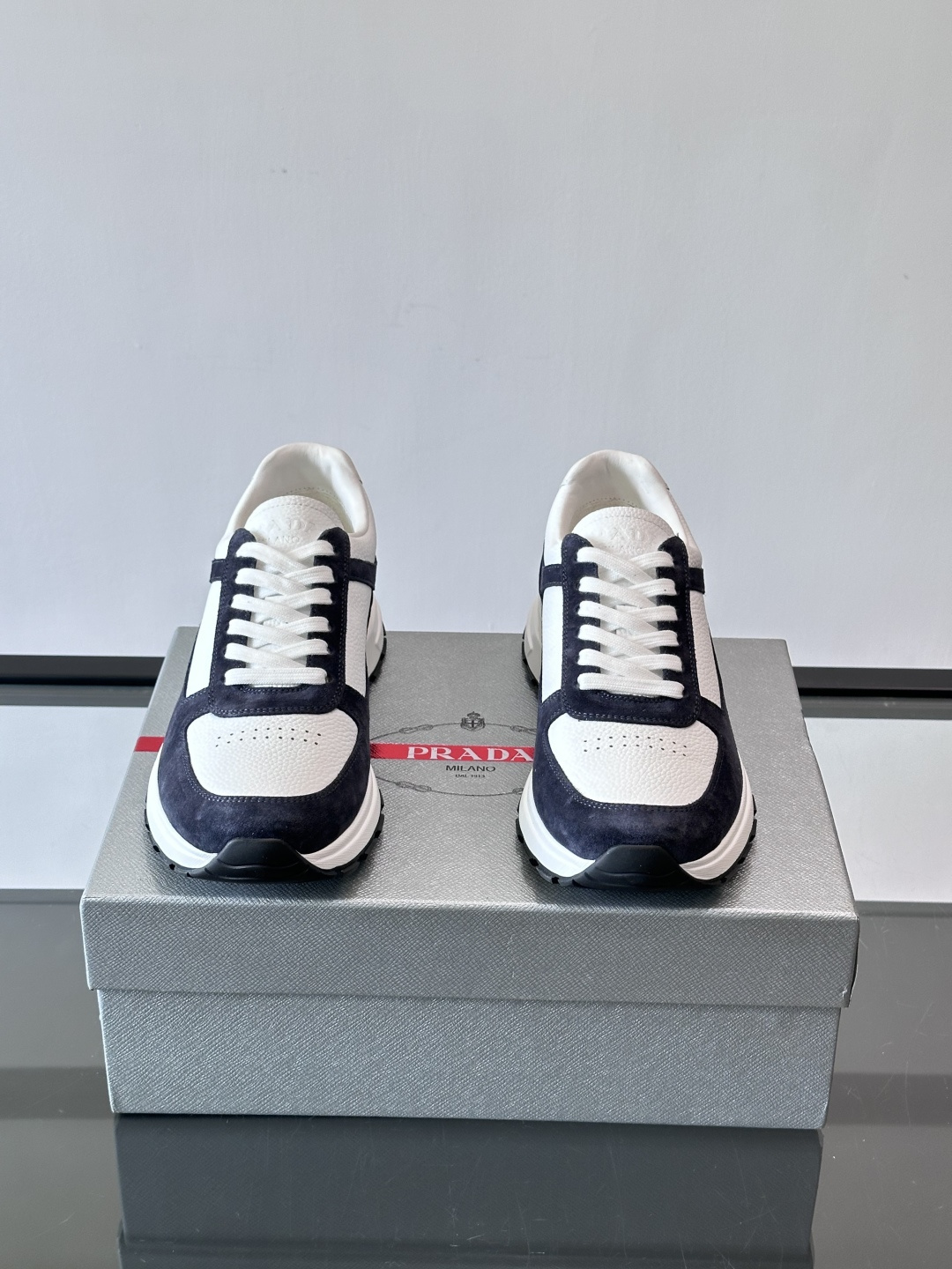 프라다(Prada) 소가죽 & 스웨이드 믹스 레트로 스니커즈 신발