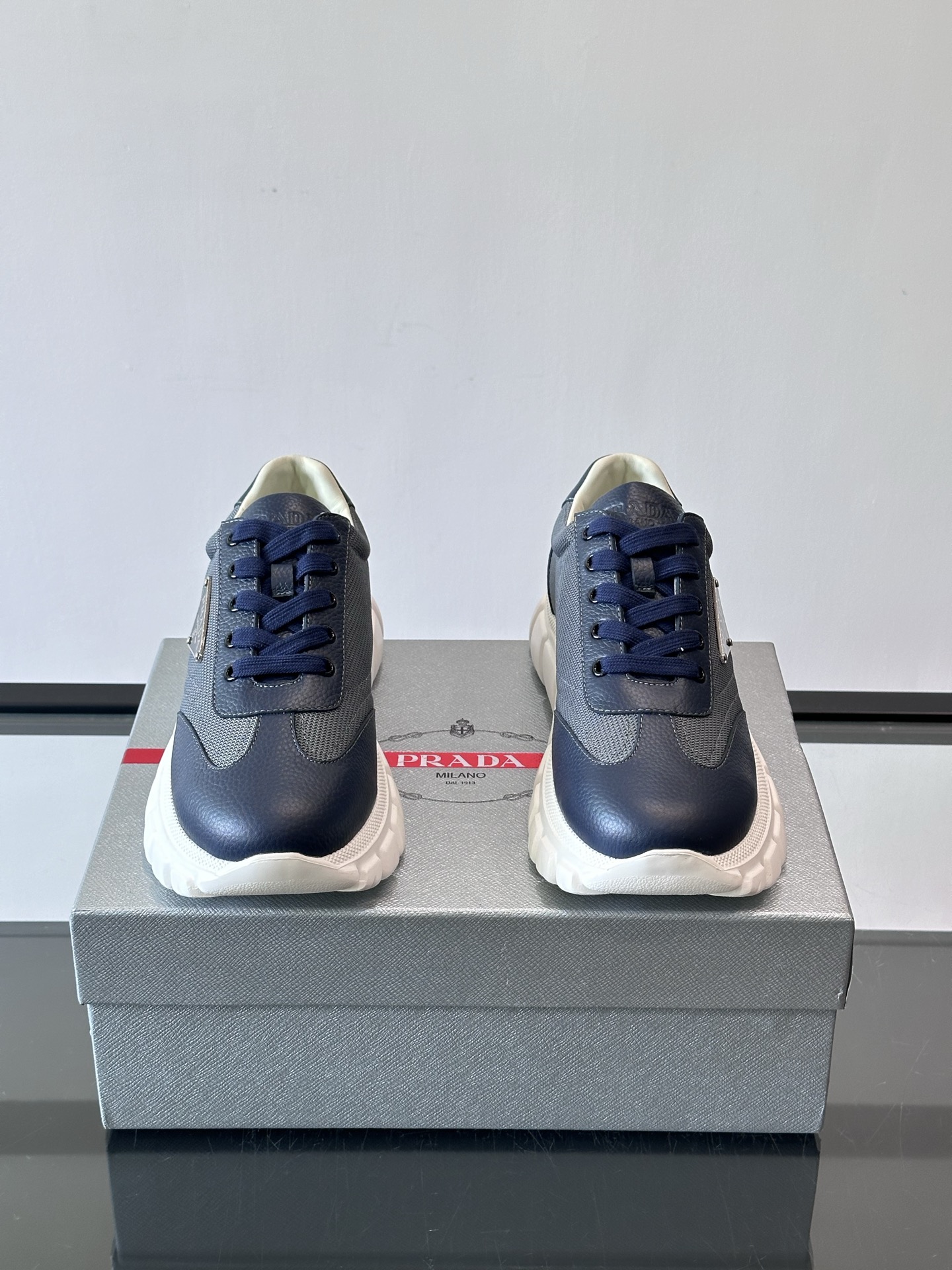 프라다(Prada) 프리미엄 소가죽 삼각 로고 플랫폼 스니커즈 신발