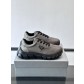 프라다(Prada) 메탈 로고 스니커즈 신발