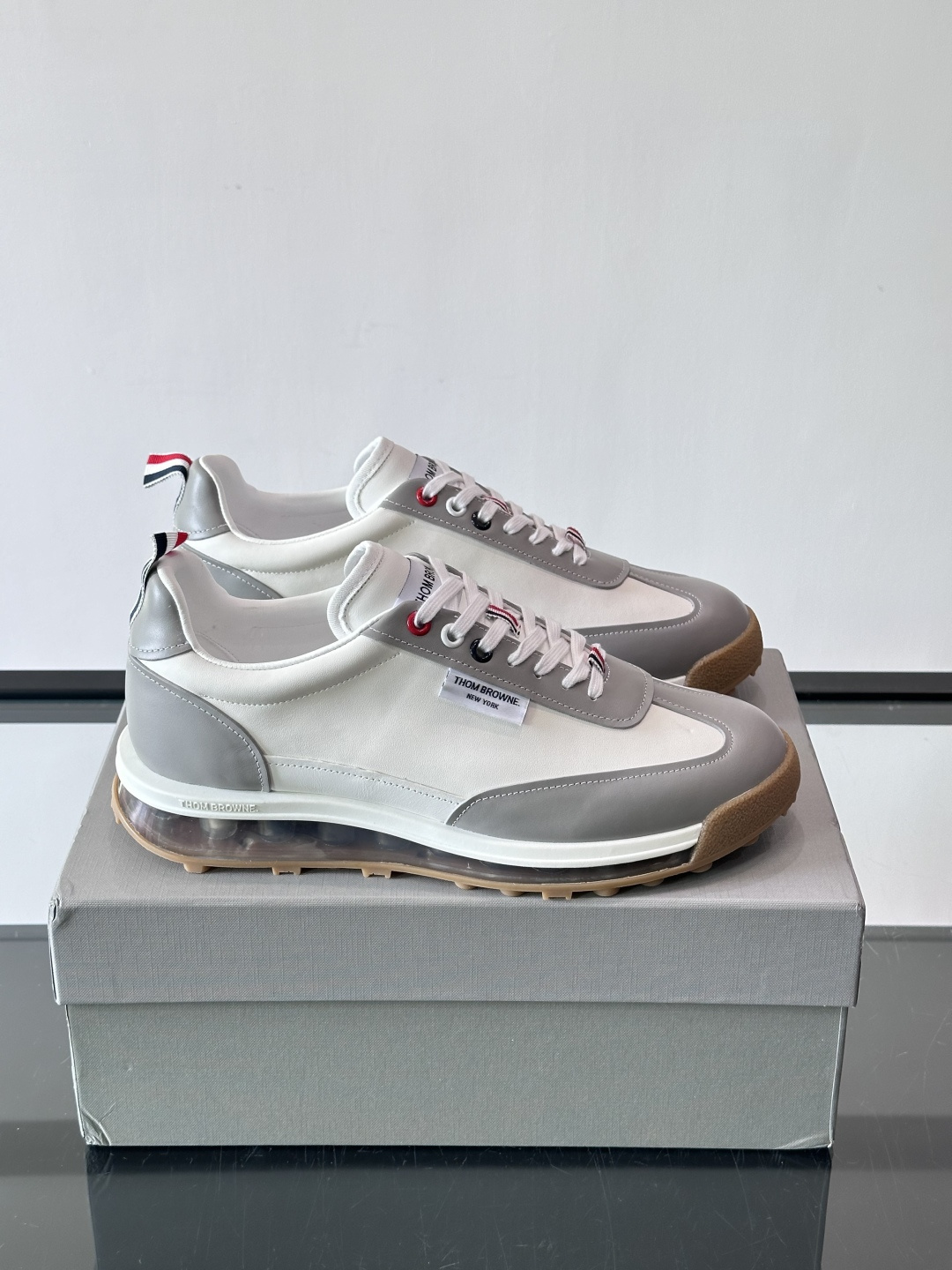 톰브라운(Thom Browne) TB 에어쿠션 레트로 조거 스니커즈 신발
