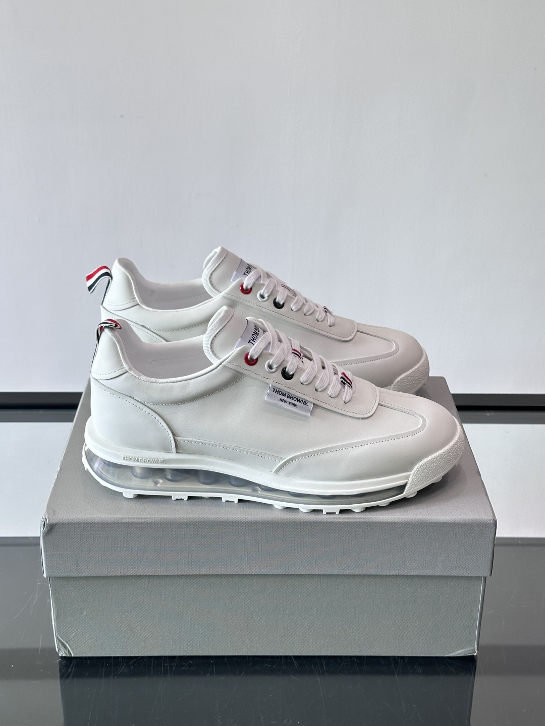 톰브라운(Thom Browne) TB 에어쿠션 레트로 조거 스니커즈 신발