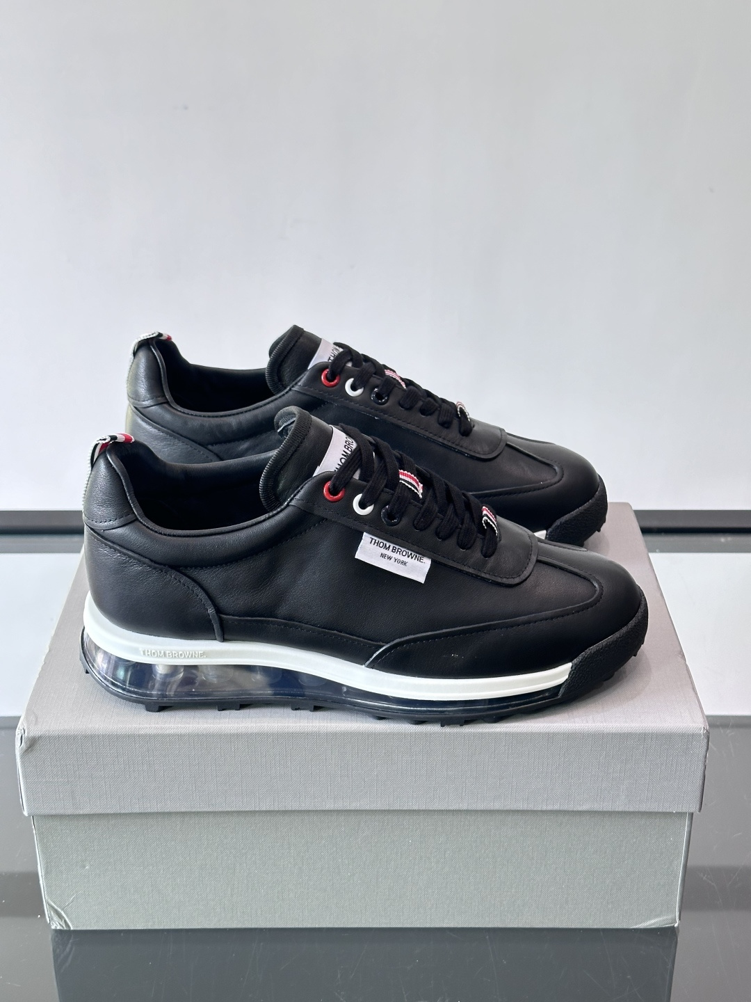 톰브라운(Thom Browne) TB 에어쿠션 레트로 조거 스니커즈 신발