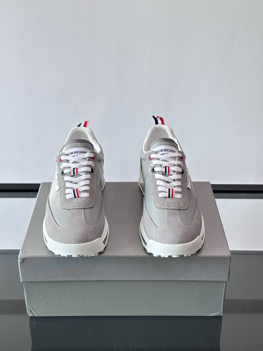 톰브라운(Thom Browne) TB 에어쿠션 레트로 조거 스니커즈 신발