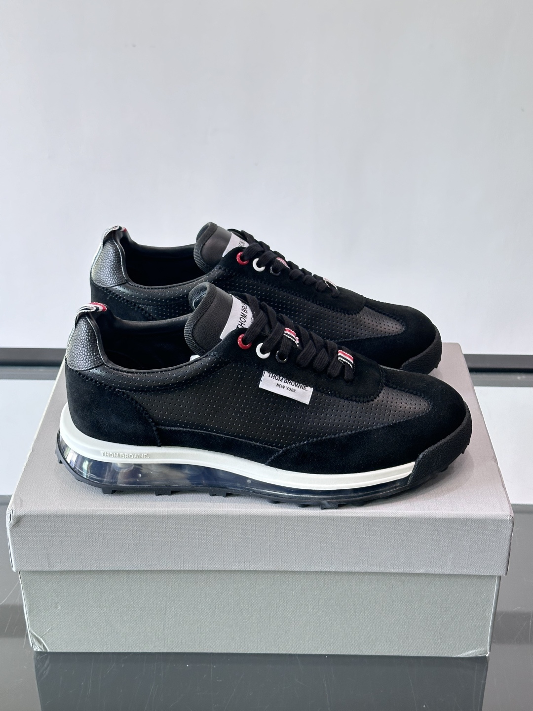 톰브라운(Thom Browne) TB 에어쿠션 레트로 조거 스니커즈 신발