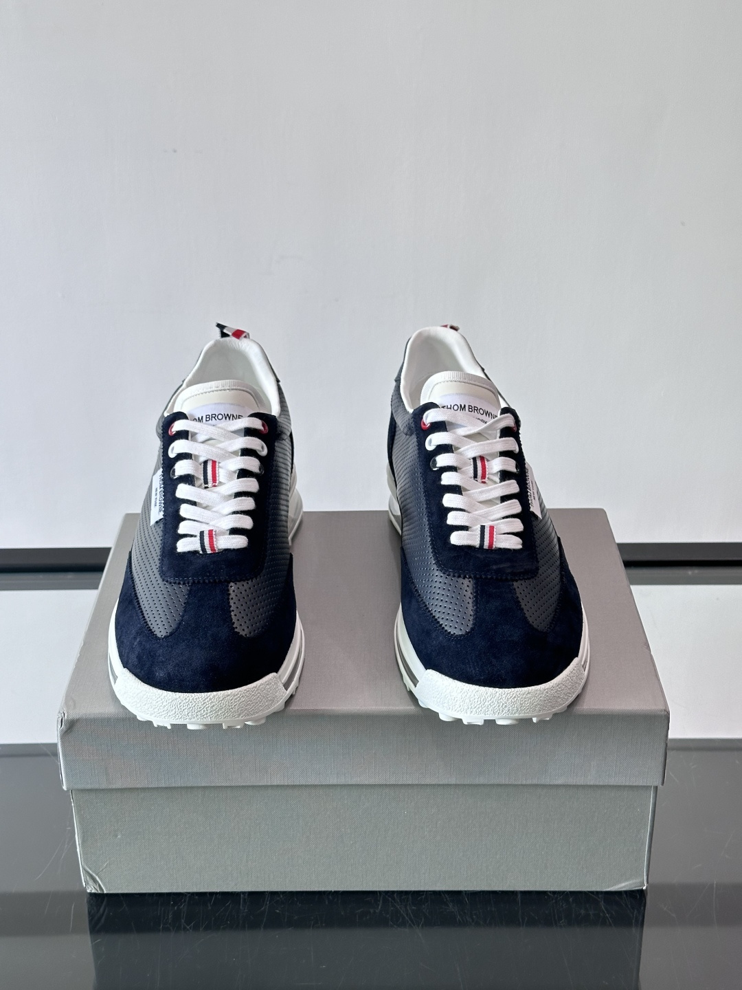 톰브라운(Thom Browne) TB 에어쿠션 레트로 조거 스니커즈 신발