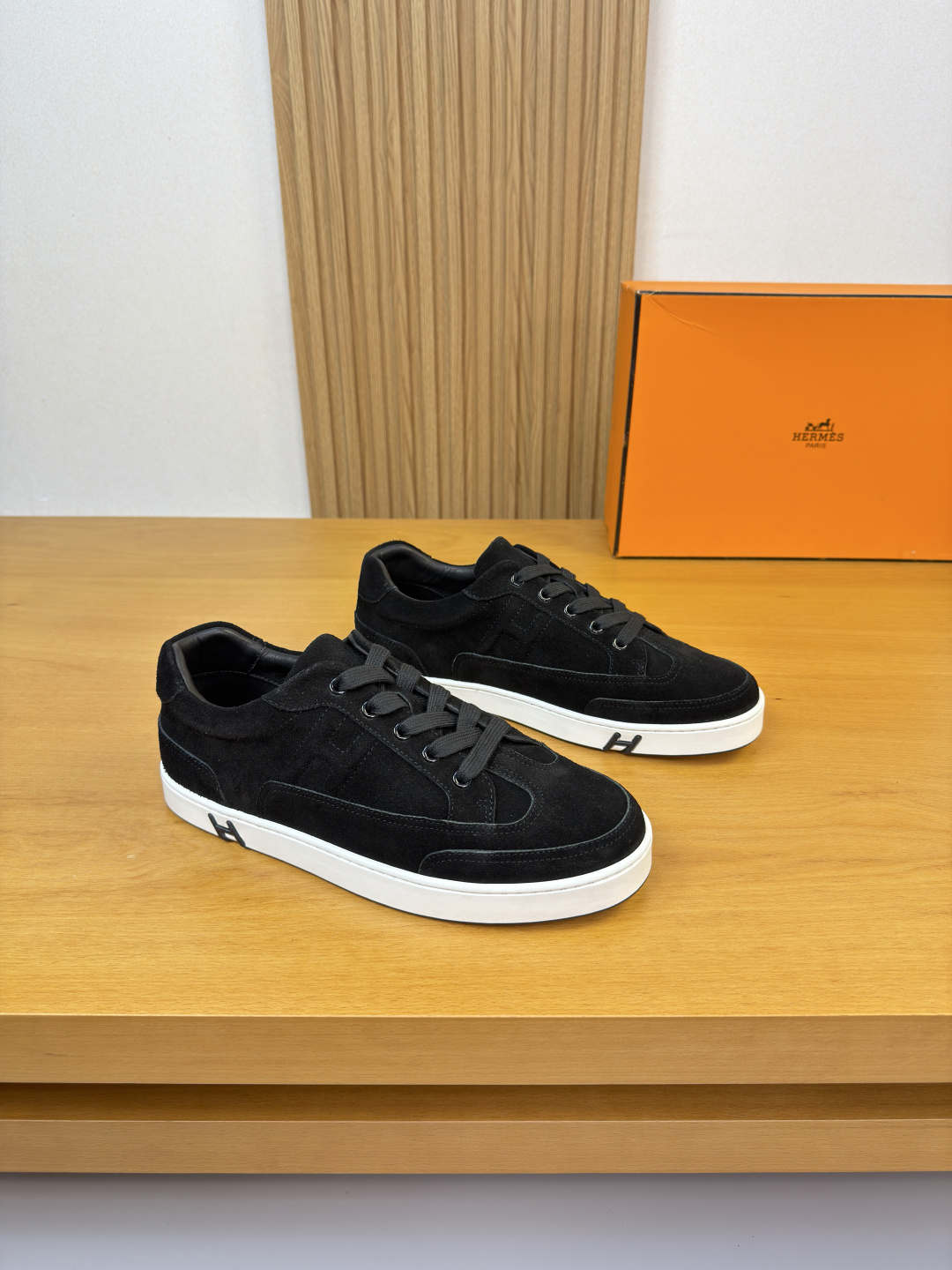 에르메스(Hermes) 실키 스웨이드 H 로고 스니커즈 신발