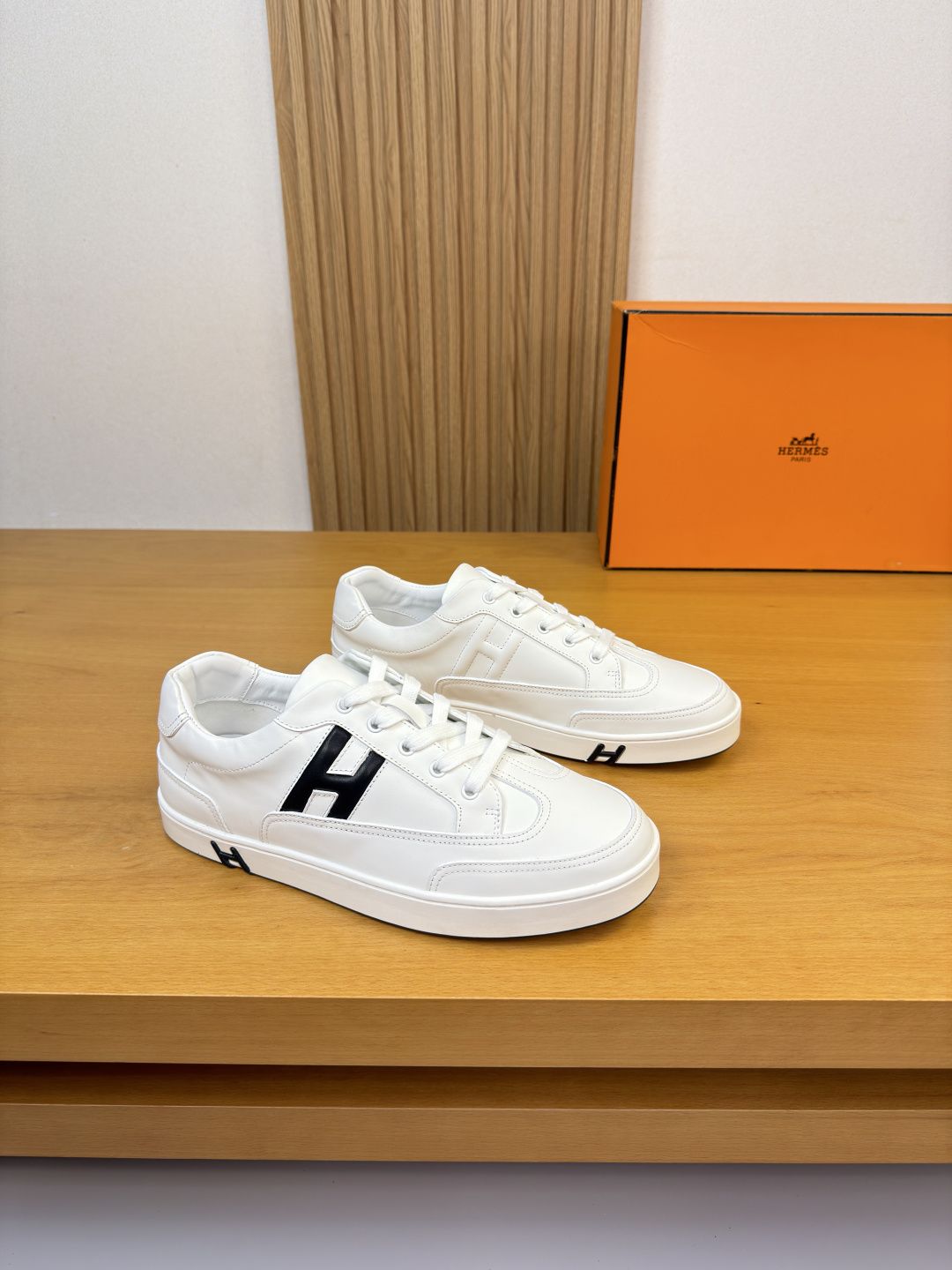 에르메스(Hermes) 실키 스웨이드 H 로고 스니커즈 신발