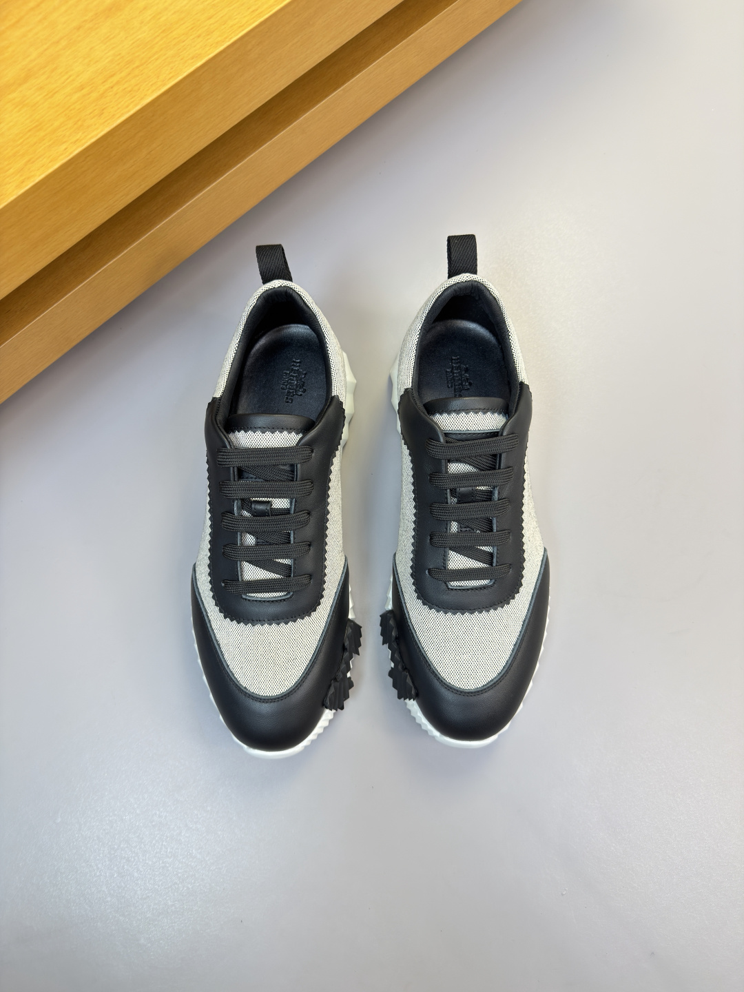 에르메스(Hermes) 나파 & 캔버스 믹스 럭셔리 스니커즈 신발