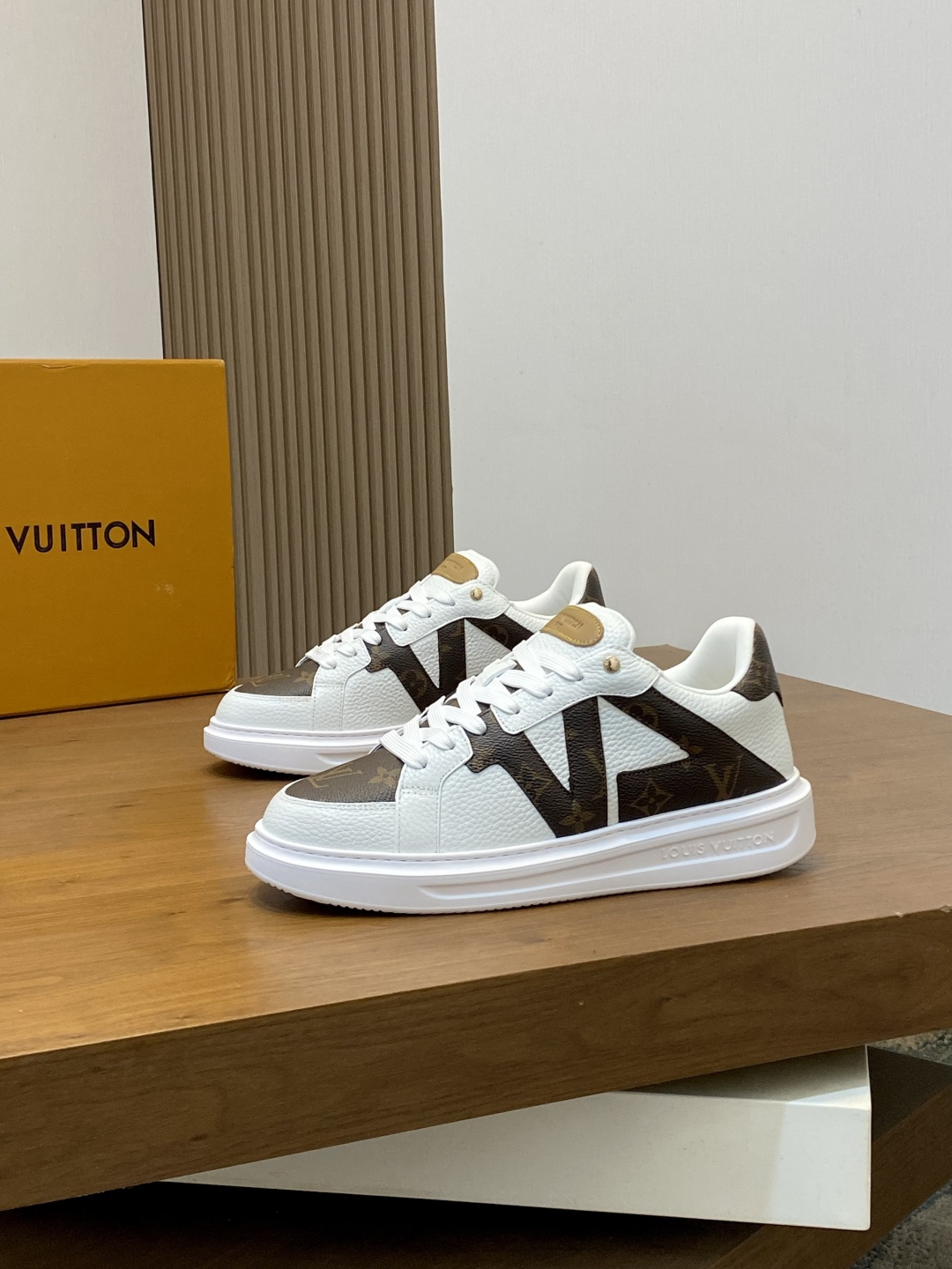 루이비통(LV) 이탈리아 나파 가죽 믹스 스니커즈 신발