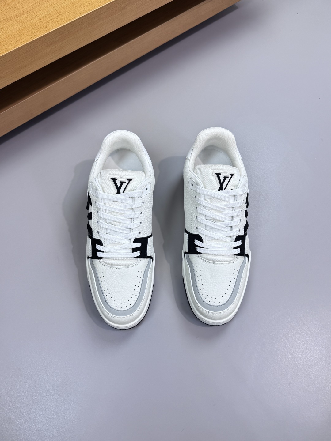 루이비통 LV 리치 가죽 & 인젝션 모듈 스니커즈 신발